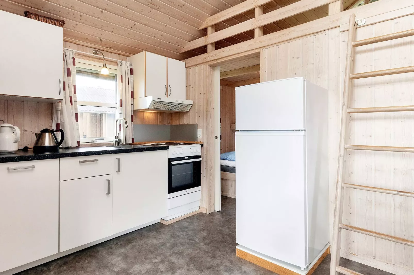 Gezellige kampeerhut in Lokken-Binnen