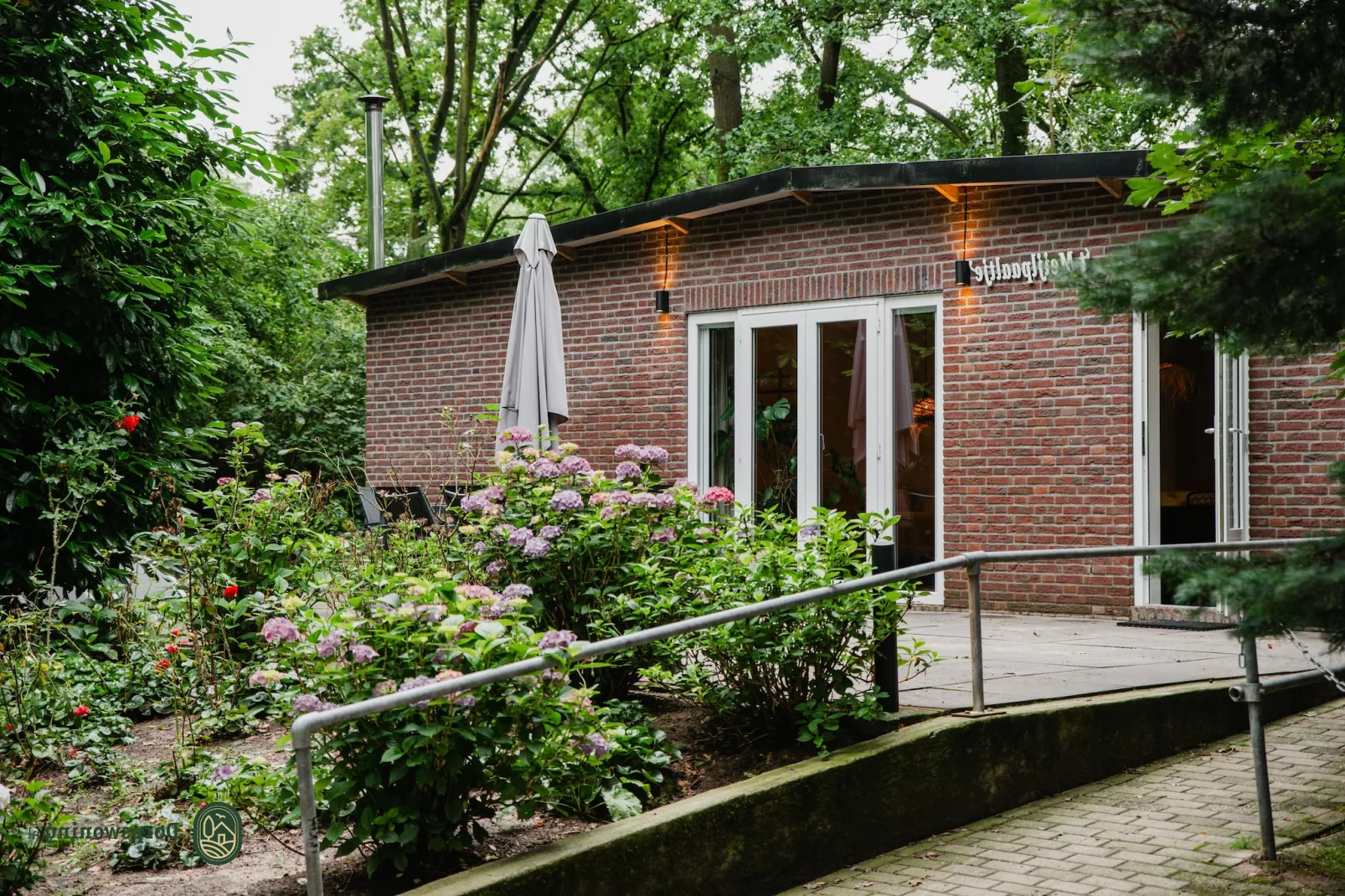 Dorpswoning In het Bos-Buitenkant zomer