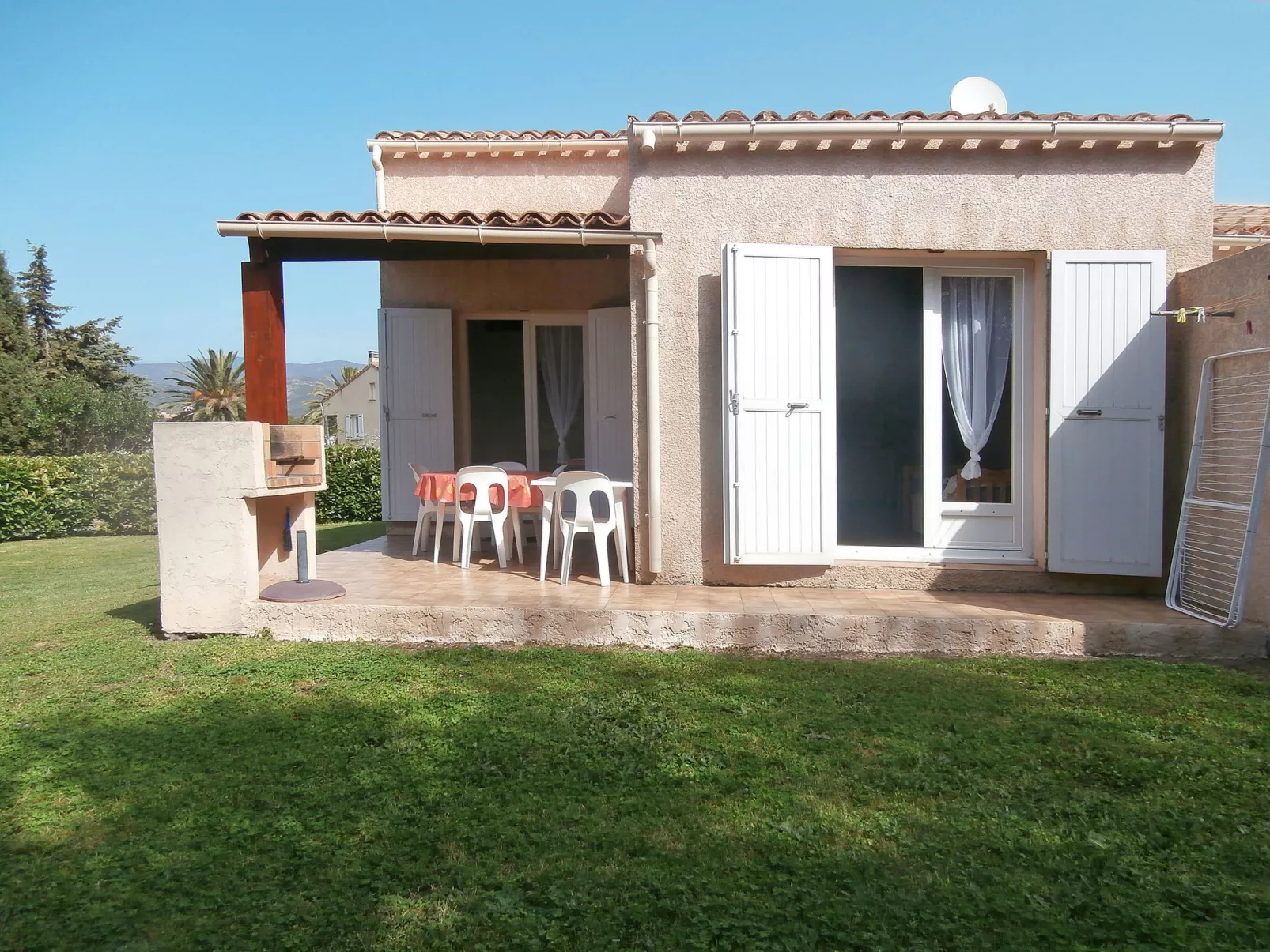 La Pinède, bungalow 4 pers.-Buiten