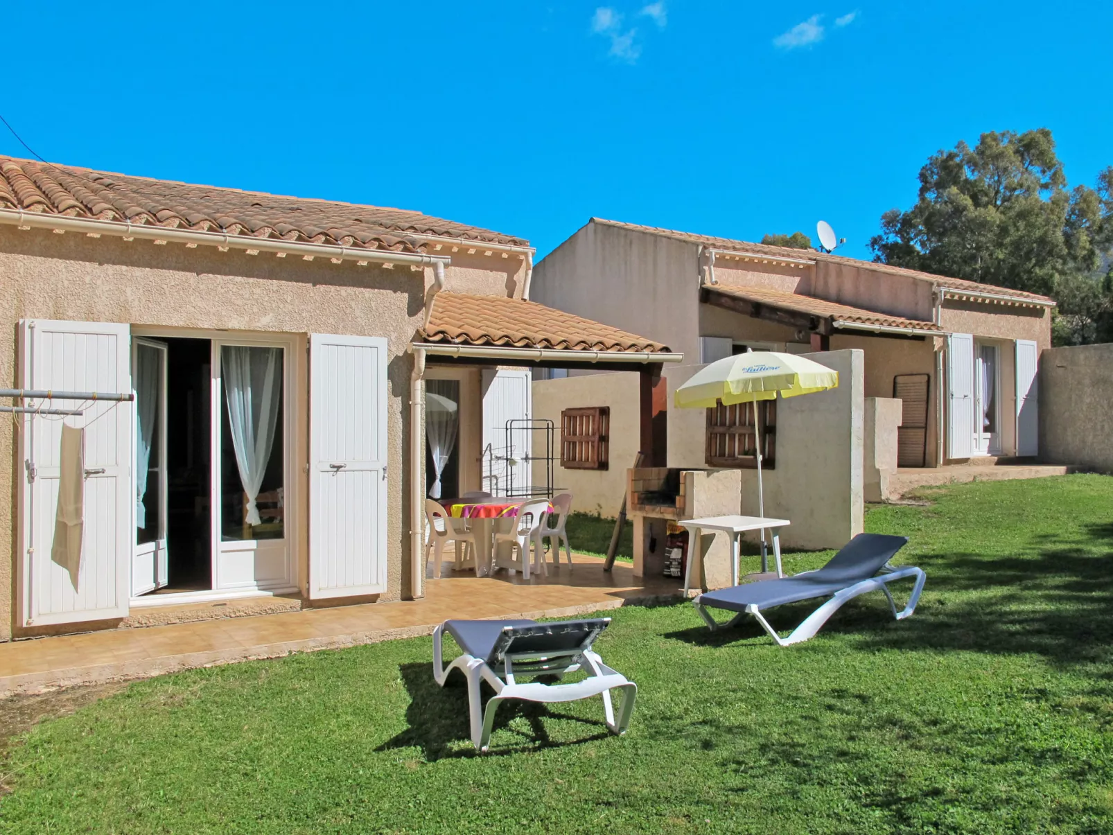 La Pinède, bungalow 4 pers.-Buiten