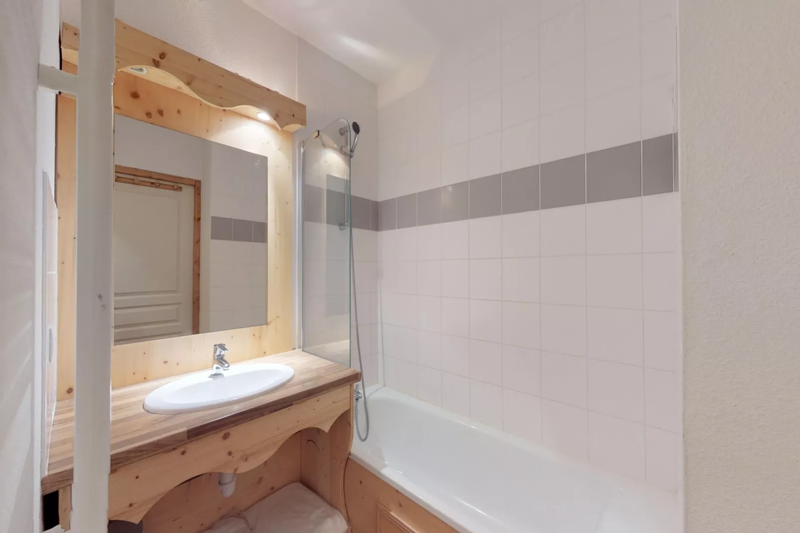 Hameau 8 101 - SPA & PISCINE studio 4 pers.-Badkamer