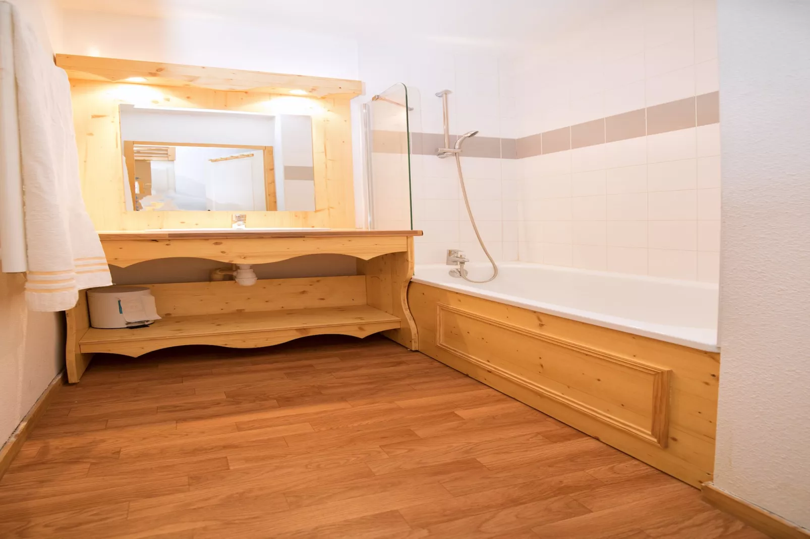 Hameau 8 201 - SPA & PISCINE studio 4 pers.-Badkamer