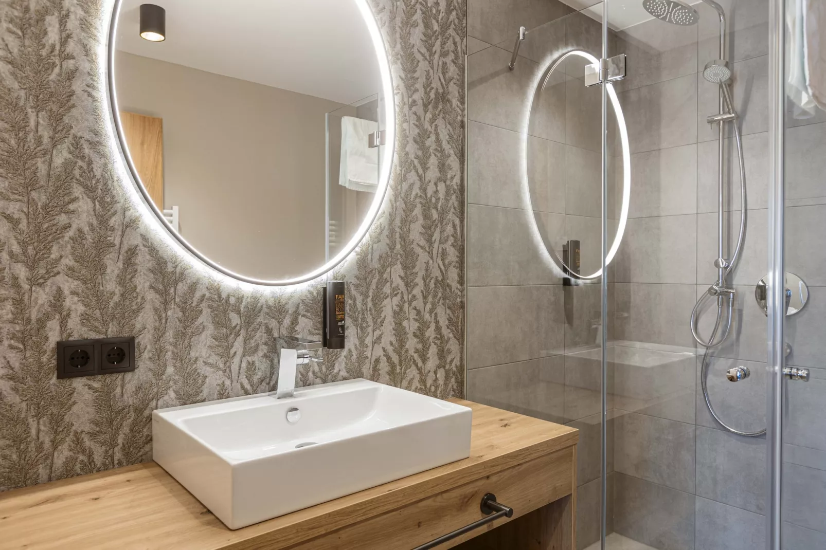 Zillertal Suites 8-Badkamer