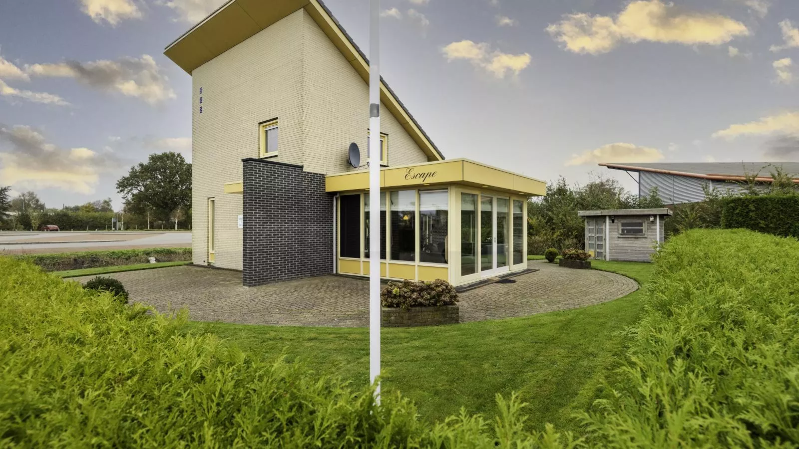 Escape in Friesland-Buitenkant zomer
