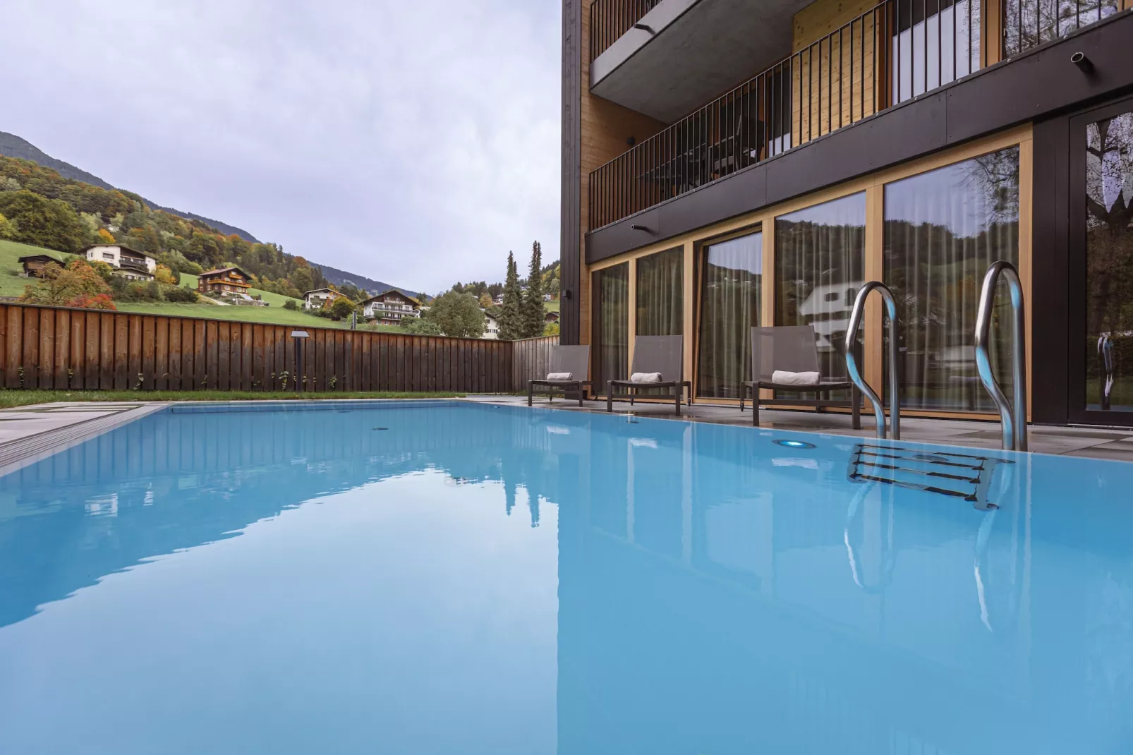 Montafon Suites Schruns 02-Zwembad