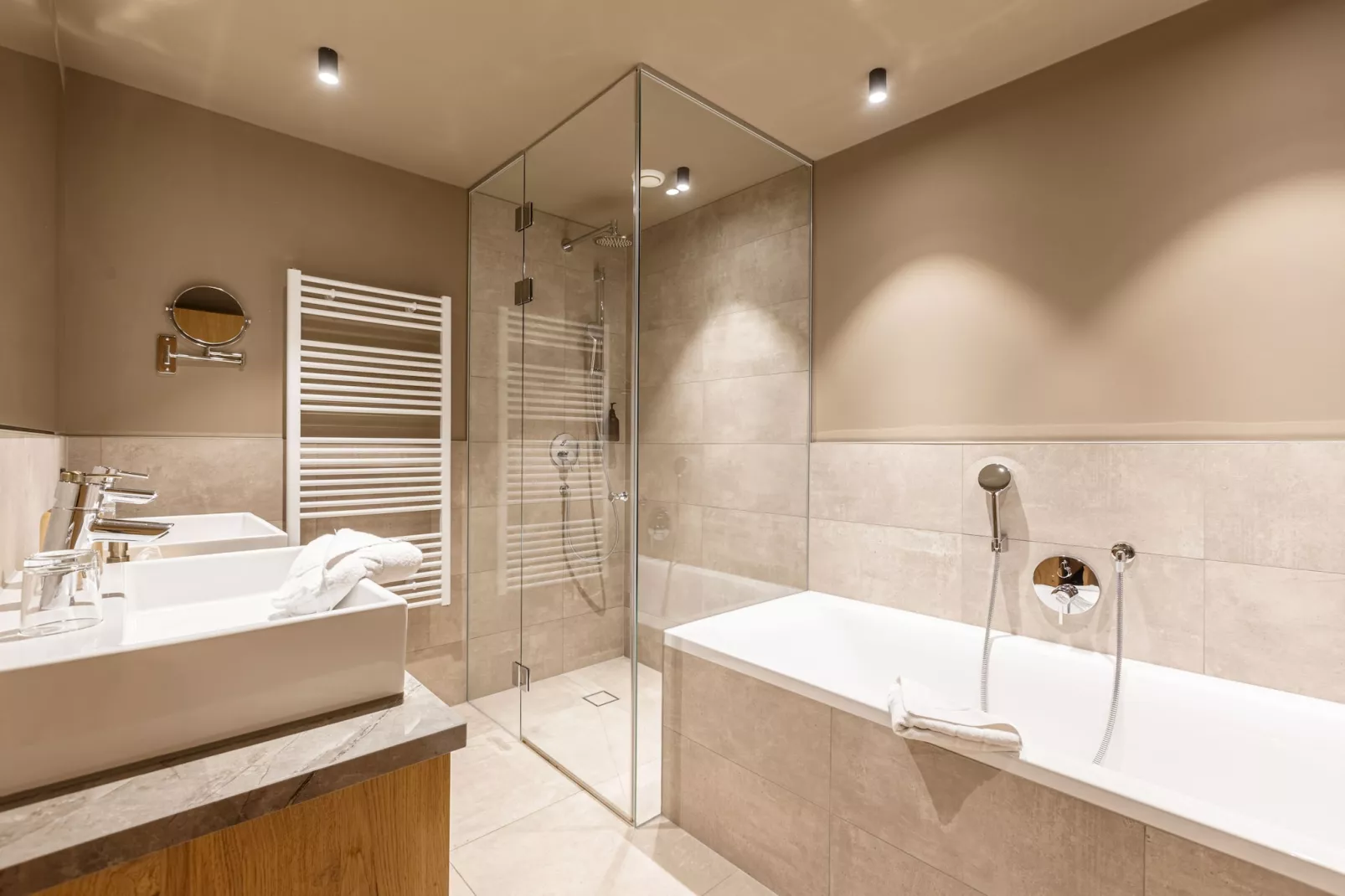 Montafon Suites Schruns 02-Badkamer