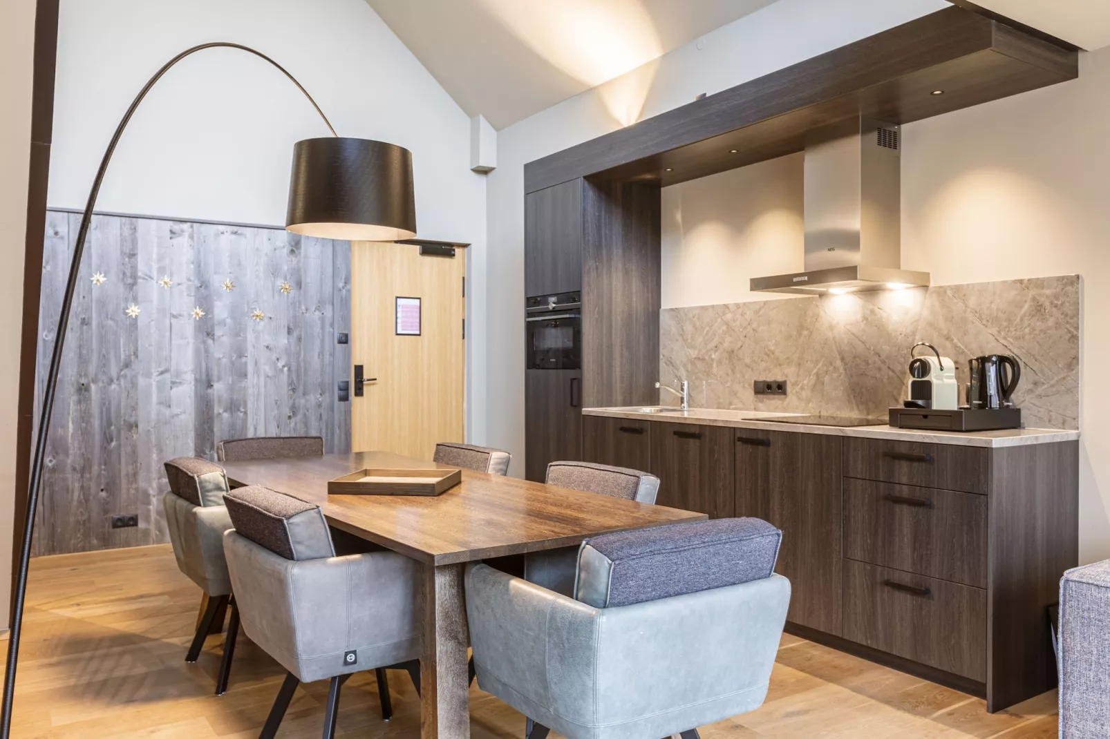 Montafon Suites Schruns 04-Eetkamer