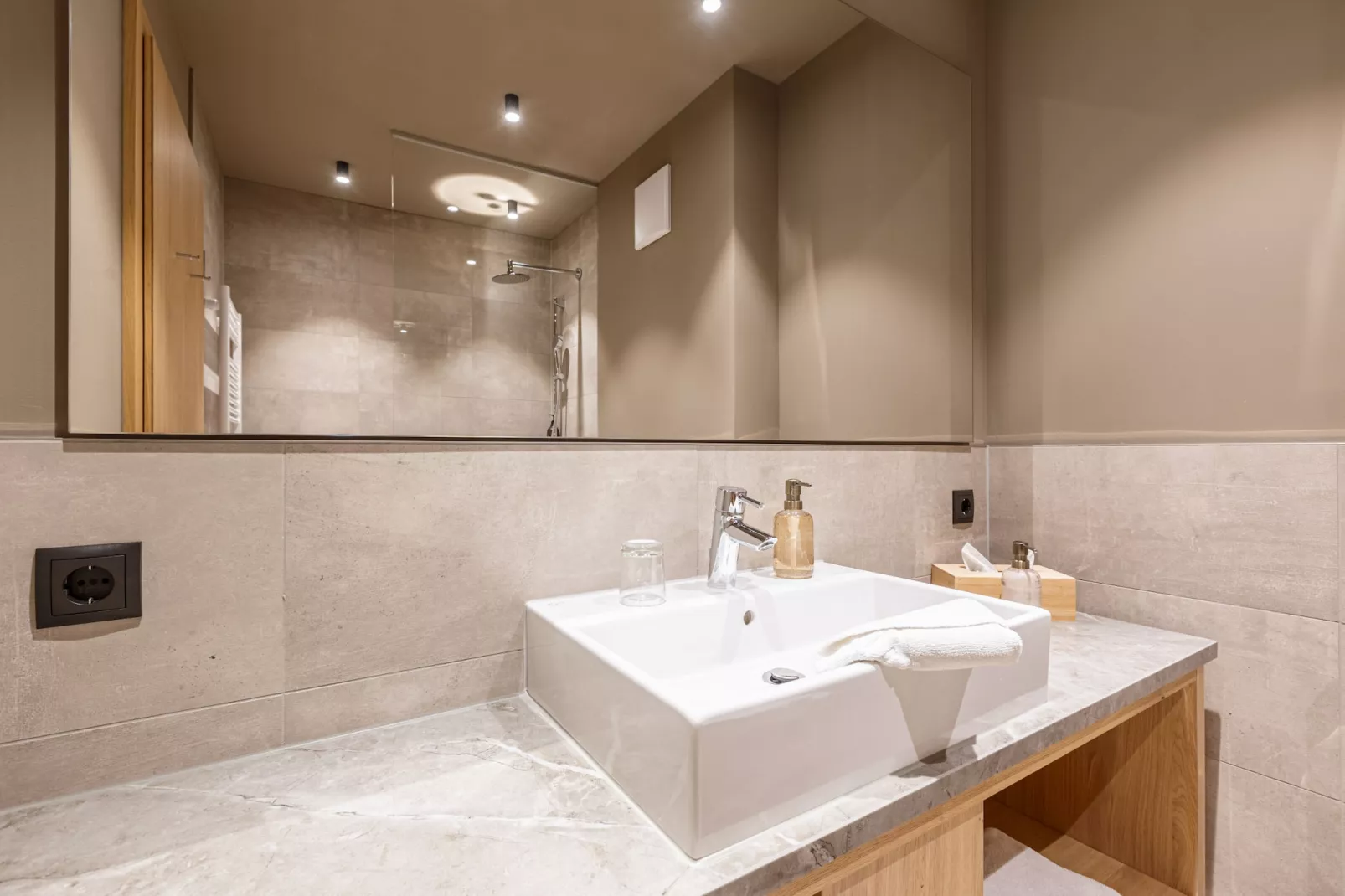 Montafon Suites Schruns 06-Badkamer