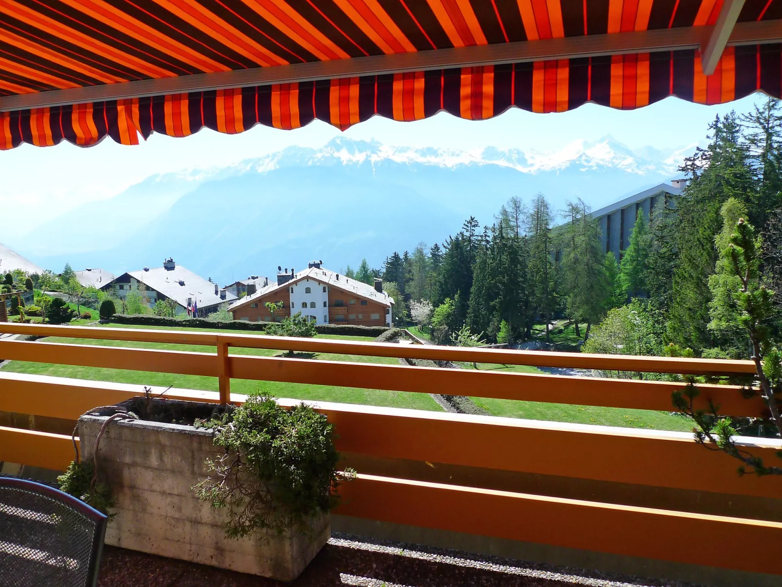 Terrasse des Alpes-Buiten