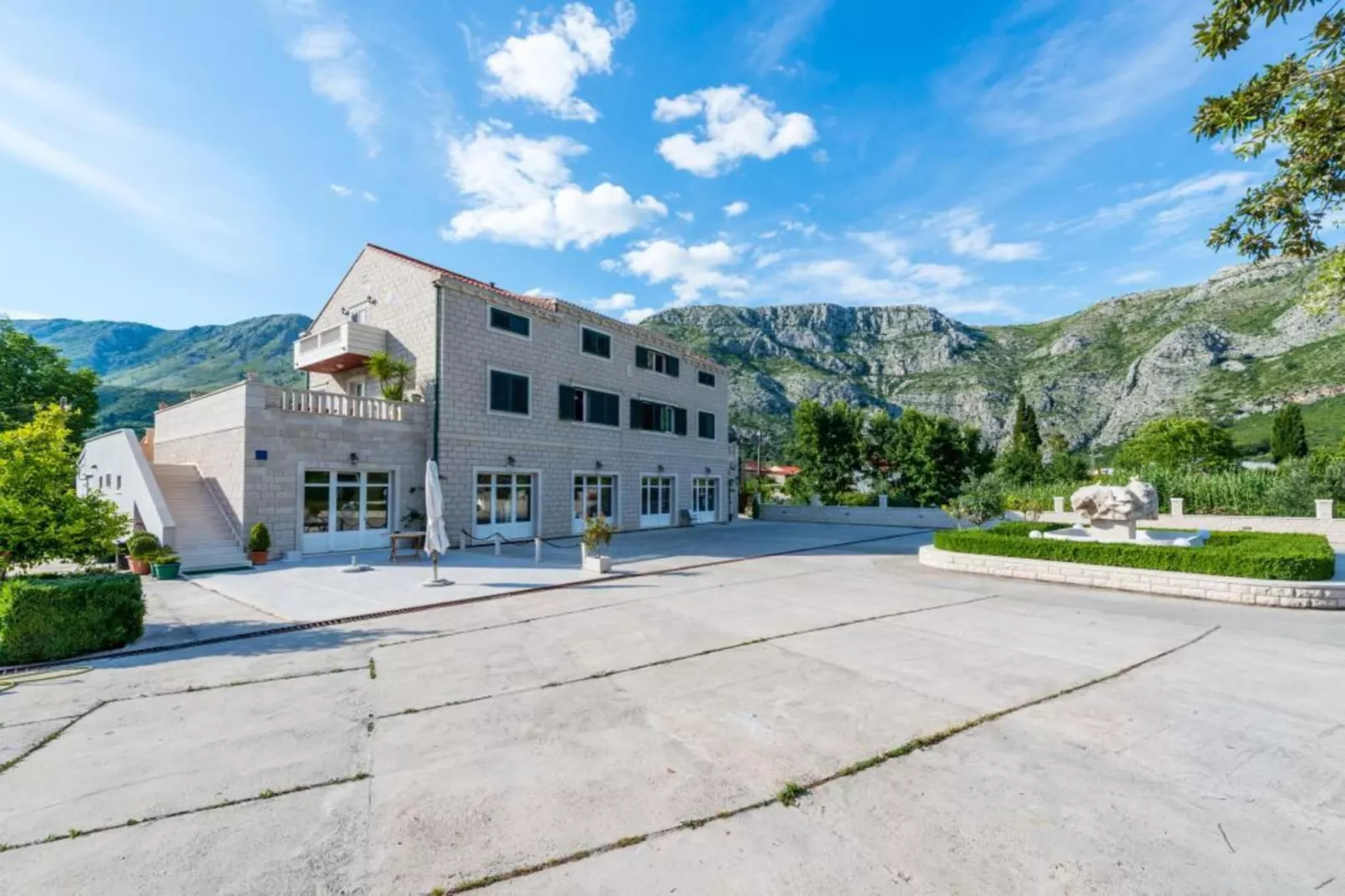 Apartments Azzurro- One Bedroom Apartment with Terrace and Hot Tub ( Azzurro II-gornji)-Buitenkant zomer