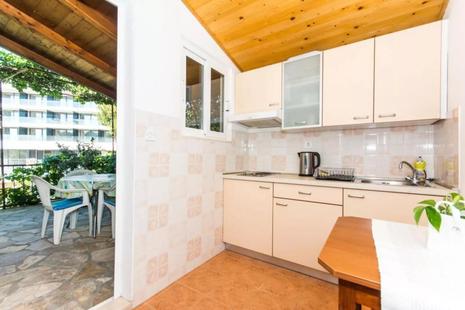 Apartments & Rooms Jokovic-Comfort Studio Apartment with Terrace and Partial Sea View (SOBA 1)-Keuken