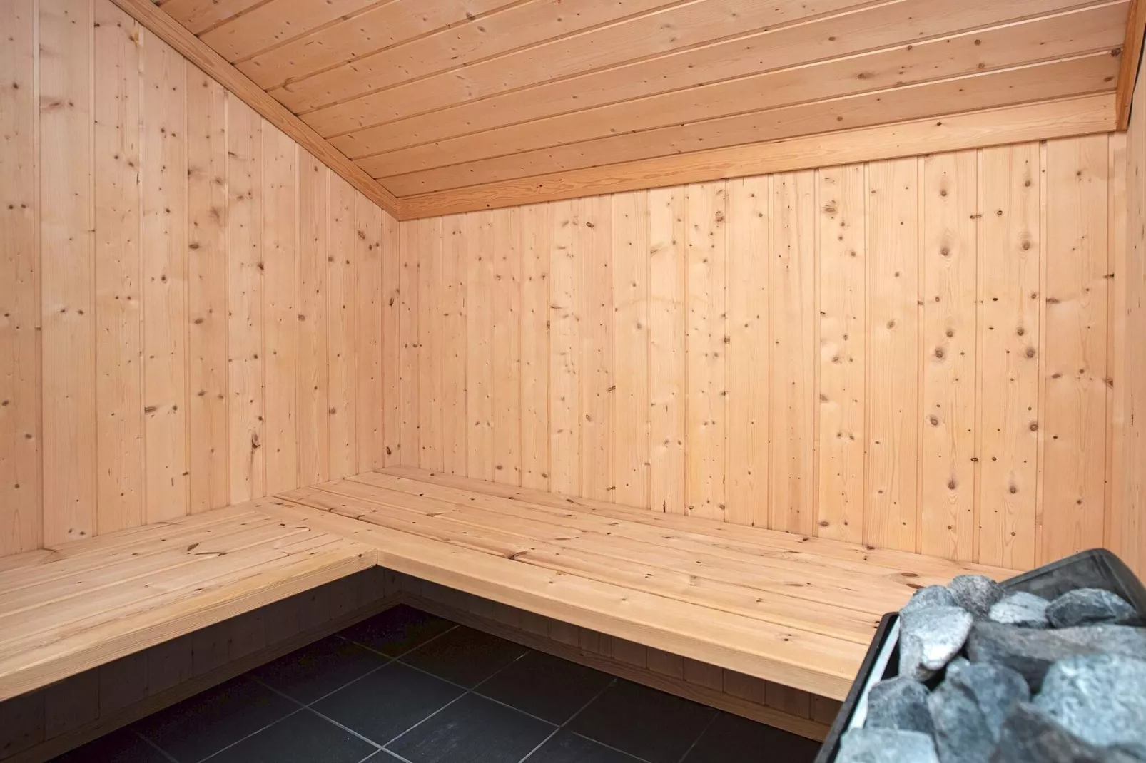 Mooi gelegen vakantiehuis in Rødby met sauna en jacuzzi-Sauna
