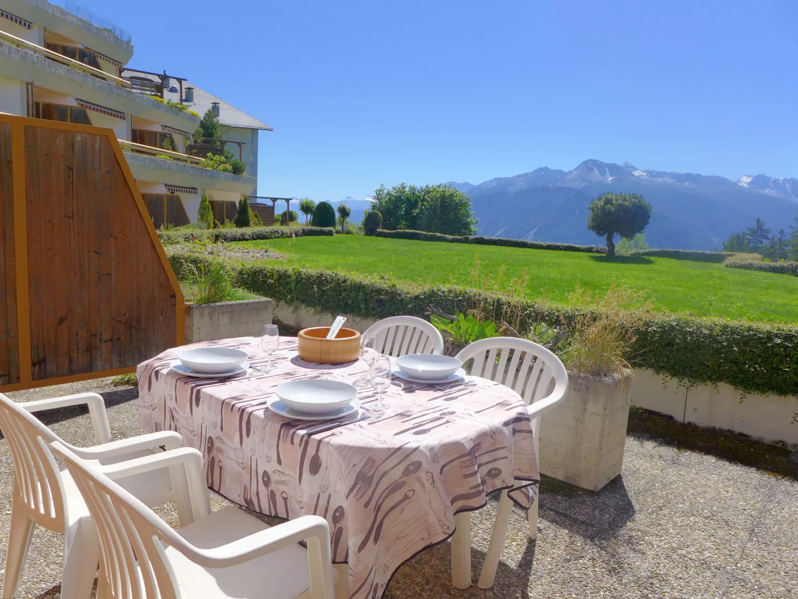 Terrasse Des Alpes 615-Buiten
