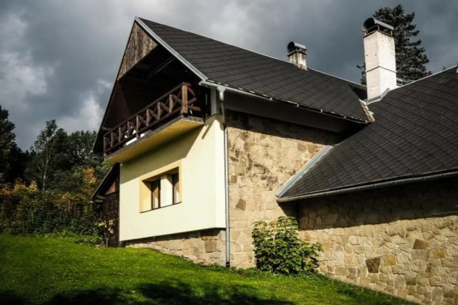 Villa-Buitenkant zomer