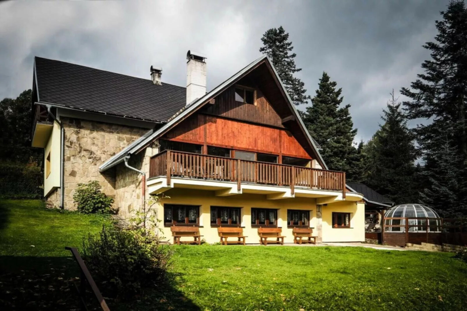 Villa-Buitenkant zomer