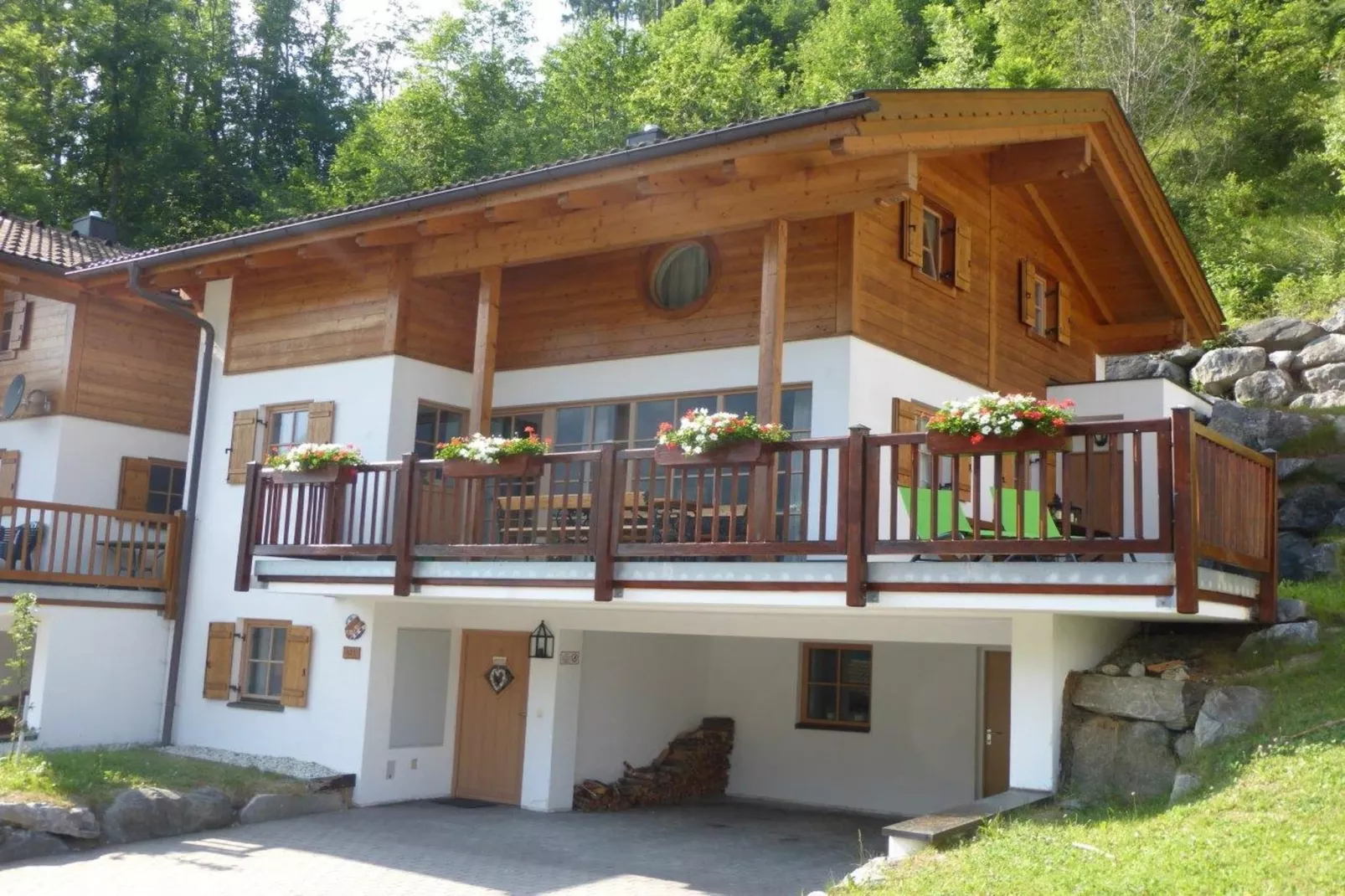 Chalets Om Utens-Buitenkant zomer