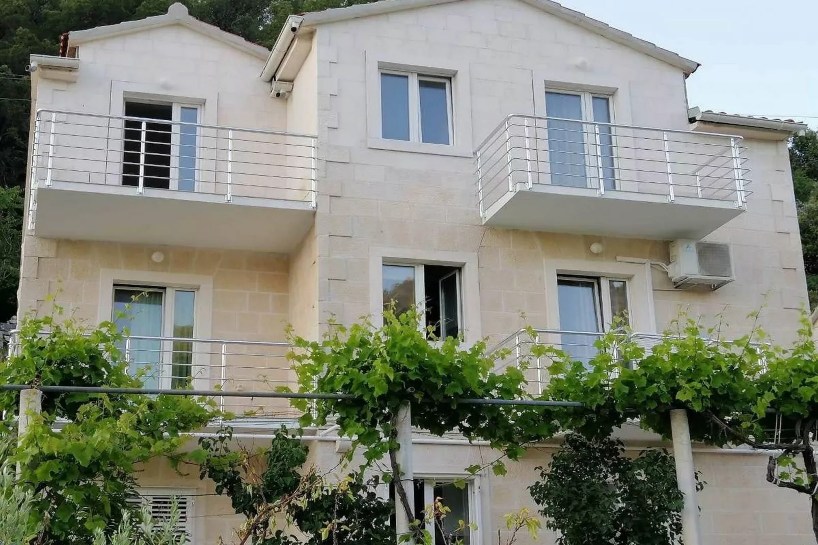 Apartments Kalajzic-  One Bedroom Apartment with Terrace(A3) (ST)-Buitenkant zomer