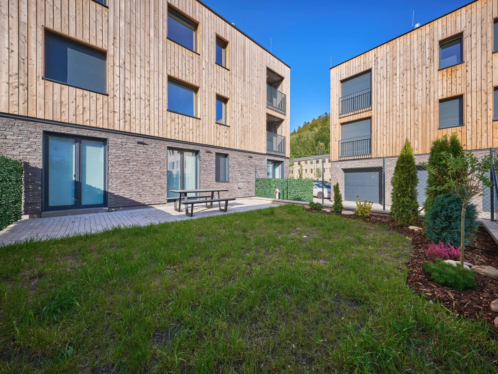 Trendy Mountain Terrace Retreat-Buiten