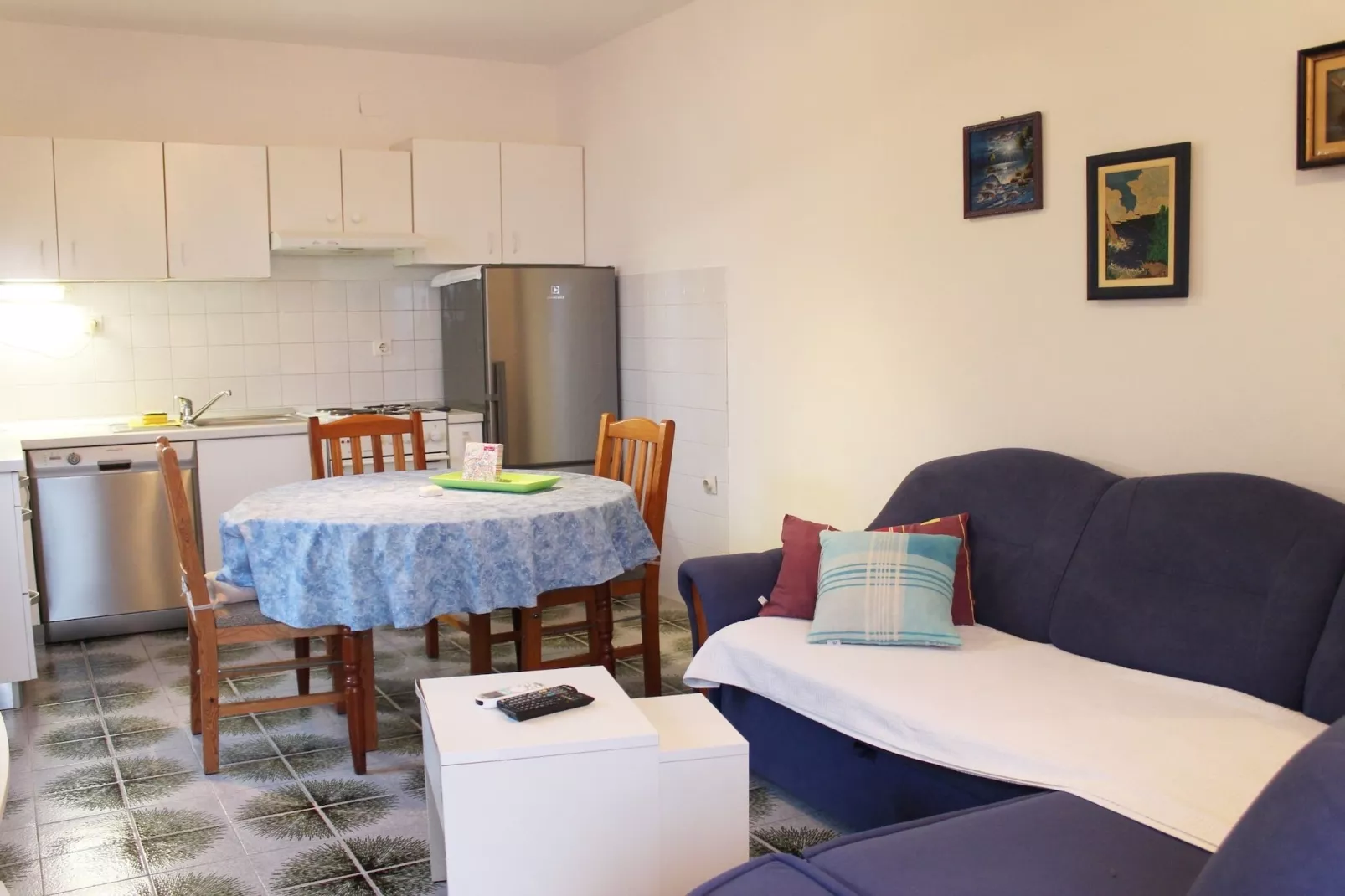 Apartments Sweet Life - One-Bedroom Apartment with Terrace (Nina) (ST)-Eetkamer