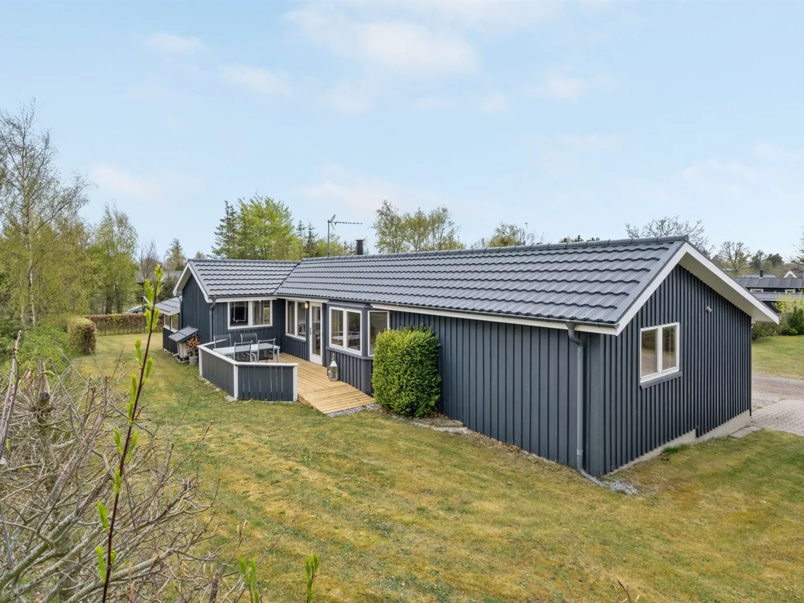 "Rafn" - 550m from the sea-Buiten
