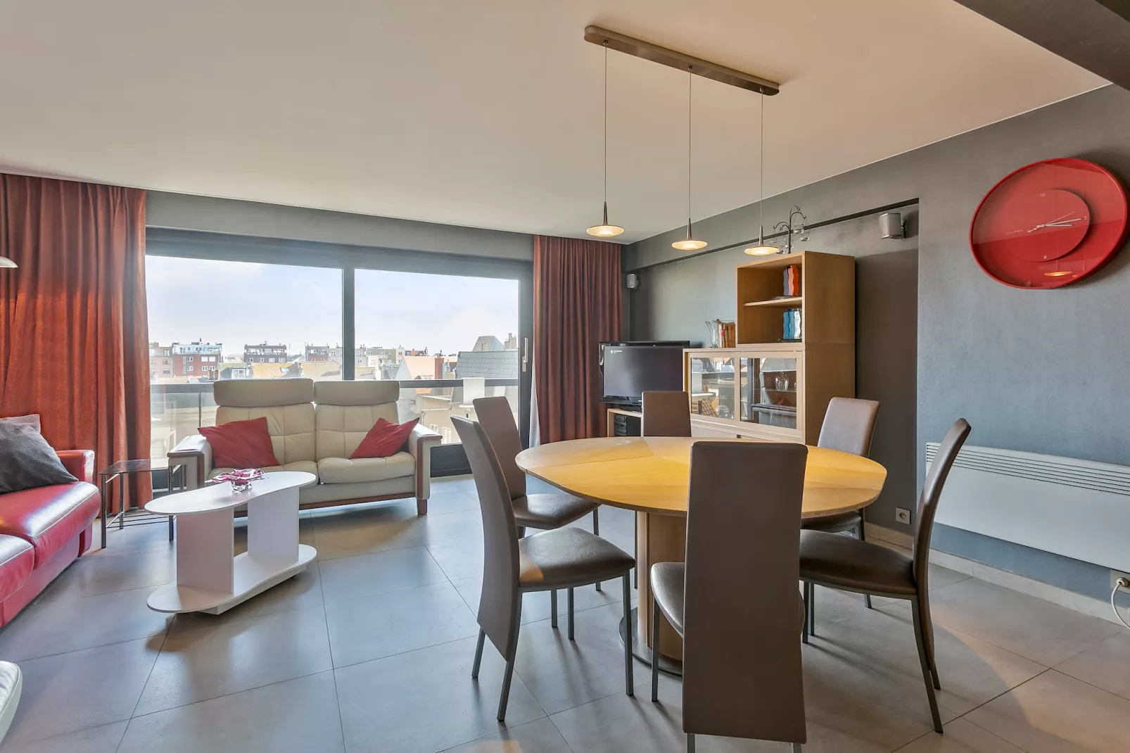 Appartement met 4 kamers en terras-Eetkamer