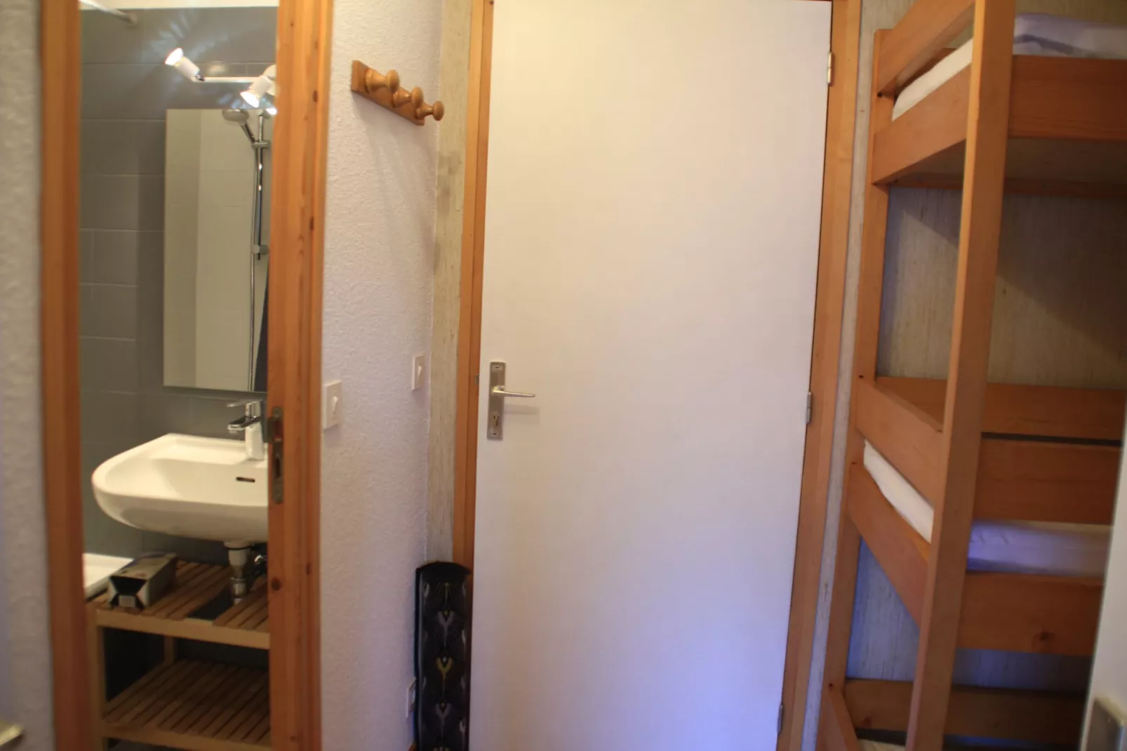 TARTIFLES TF11 NATURE & MOUNTAIN 4 Pers.-Badkamer