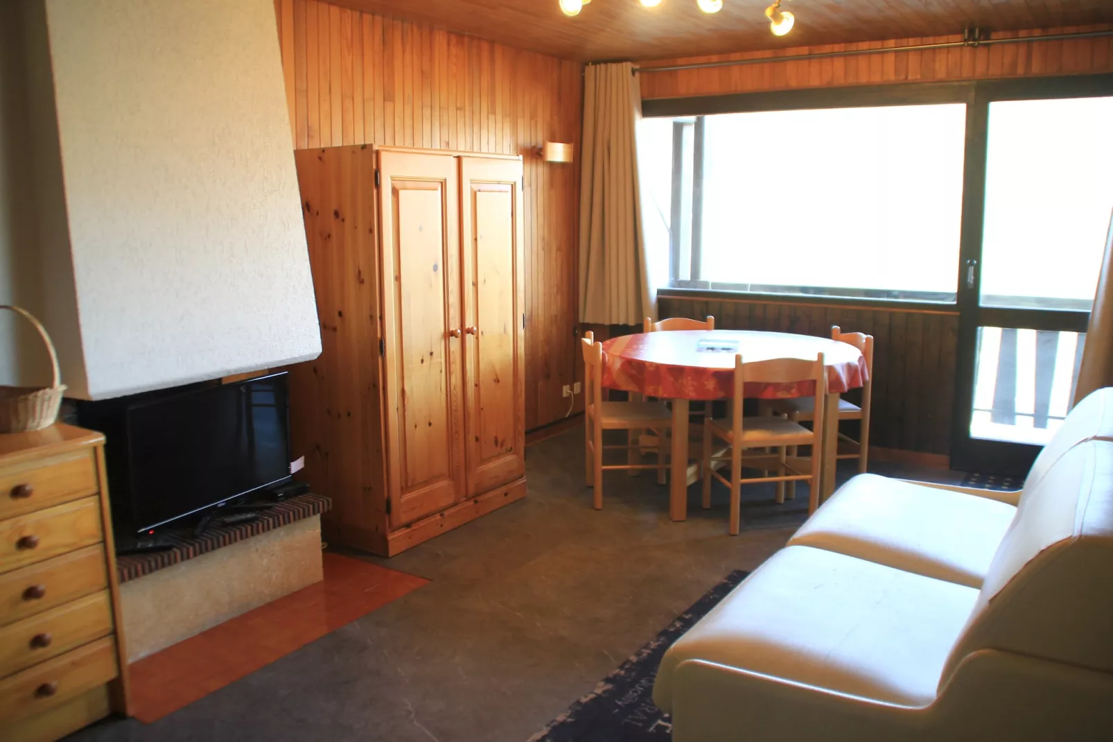 Rhododendrons RD501 CENTER & TELECABINE 4 Pers.-Woonkamer