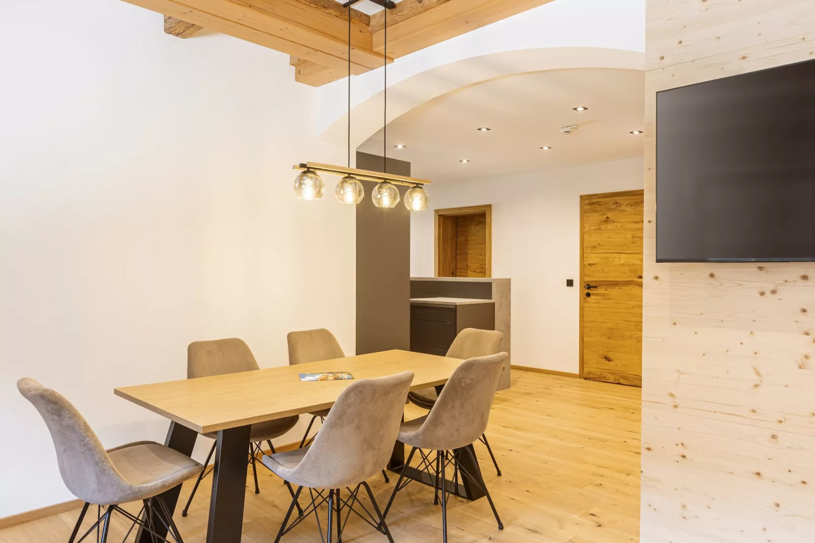 Zugspitz Suites Lermoos 4-Eetkamer