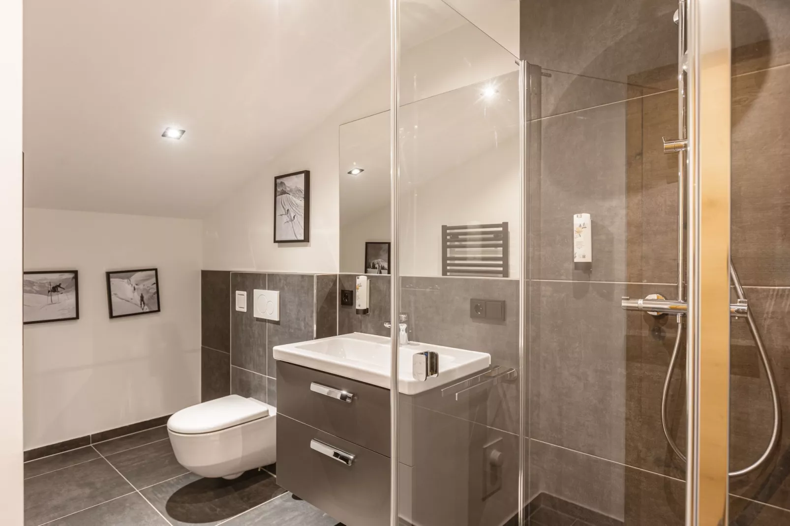 Zugspitz Suites Lermoos 8-Badkamer