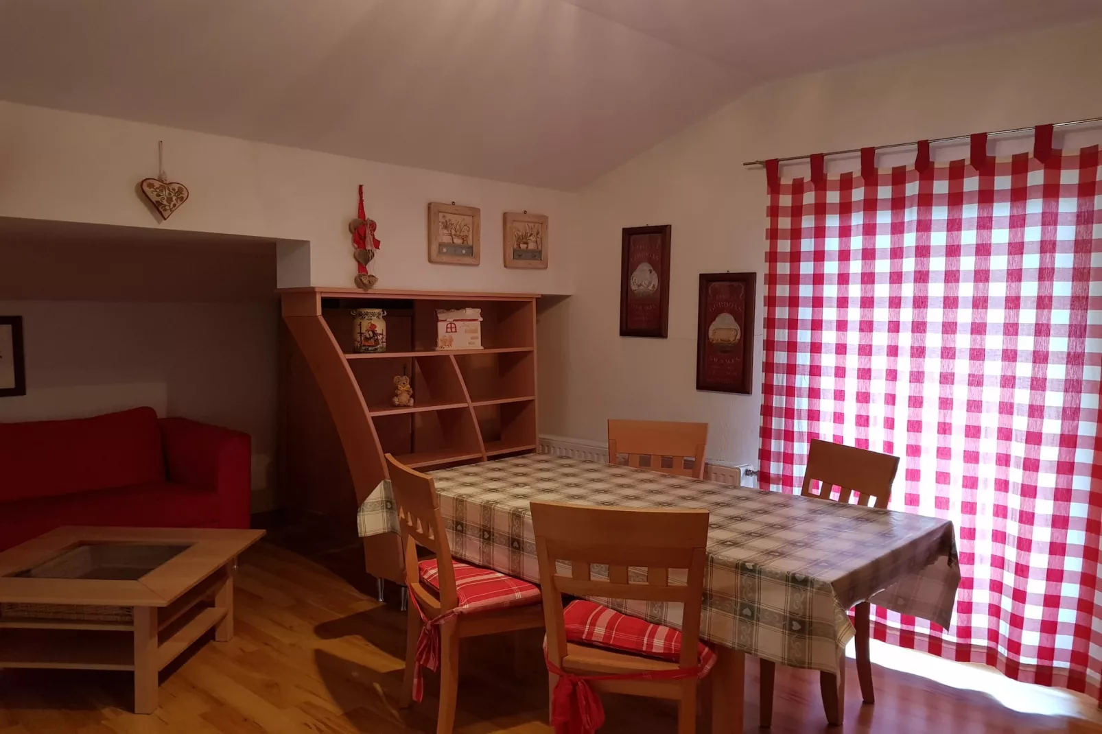 Haus Claudia Top 10-Eetkamer
