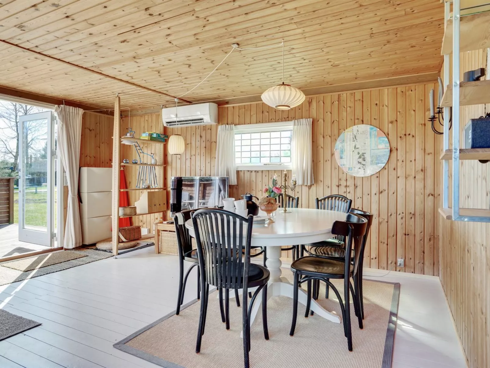 "Julla" - 1.5km from the sea-Binnen