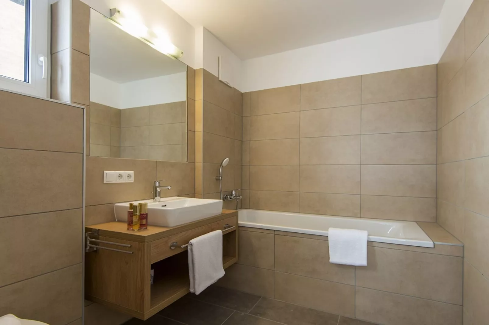 GA2C Alpenleben Apartments-Badkamer