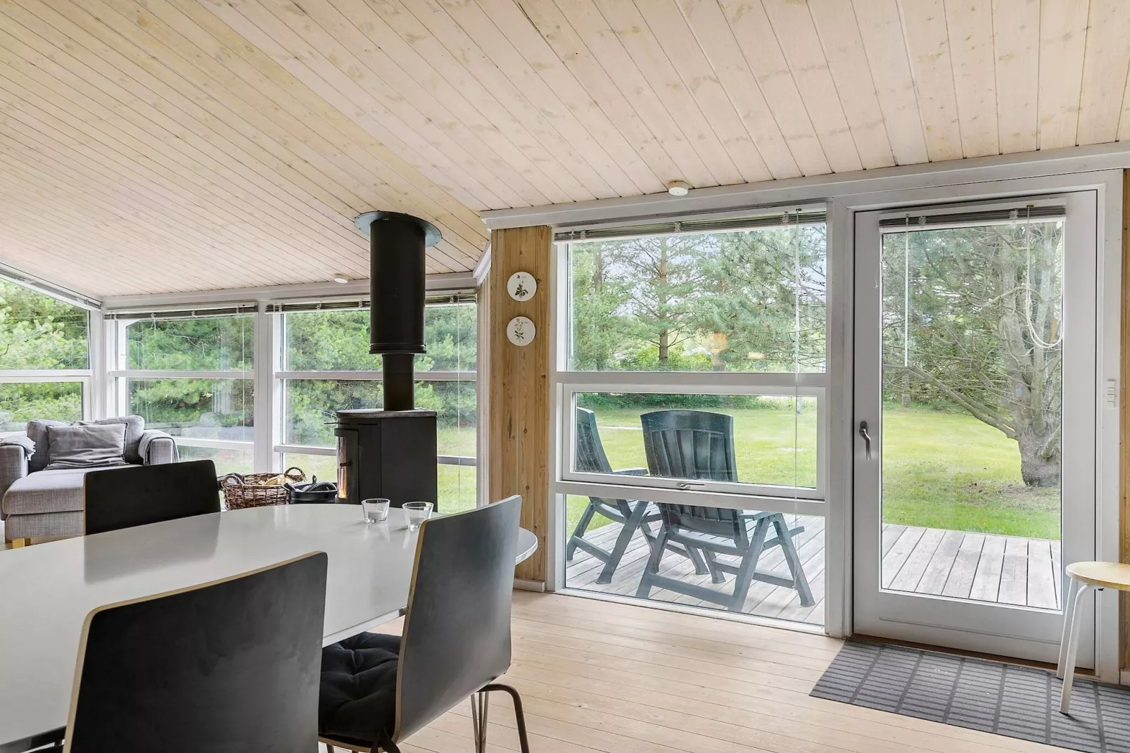 Vakantiehuis met ruime tuin-Binnen