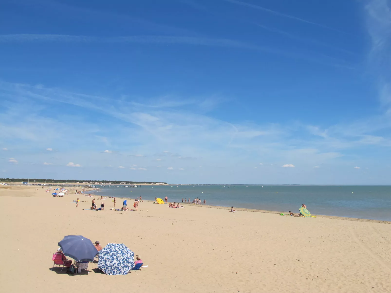 Les Brisans-Omgeving