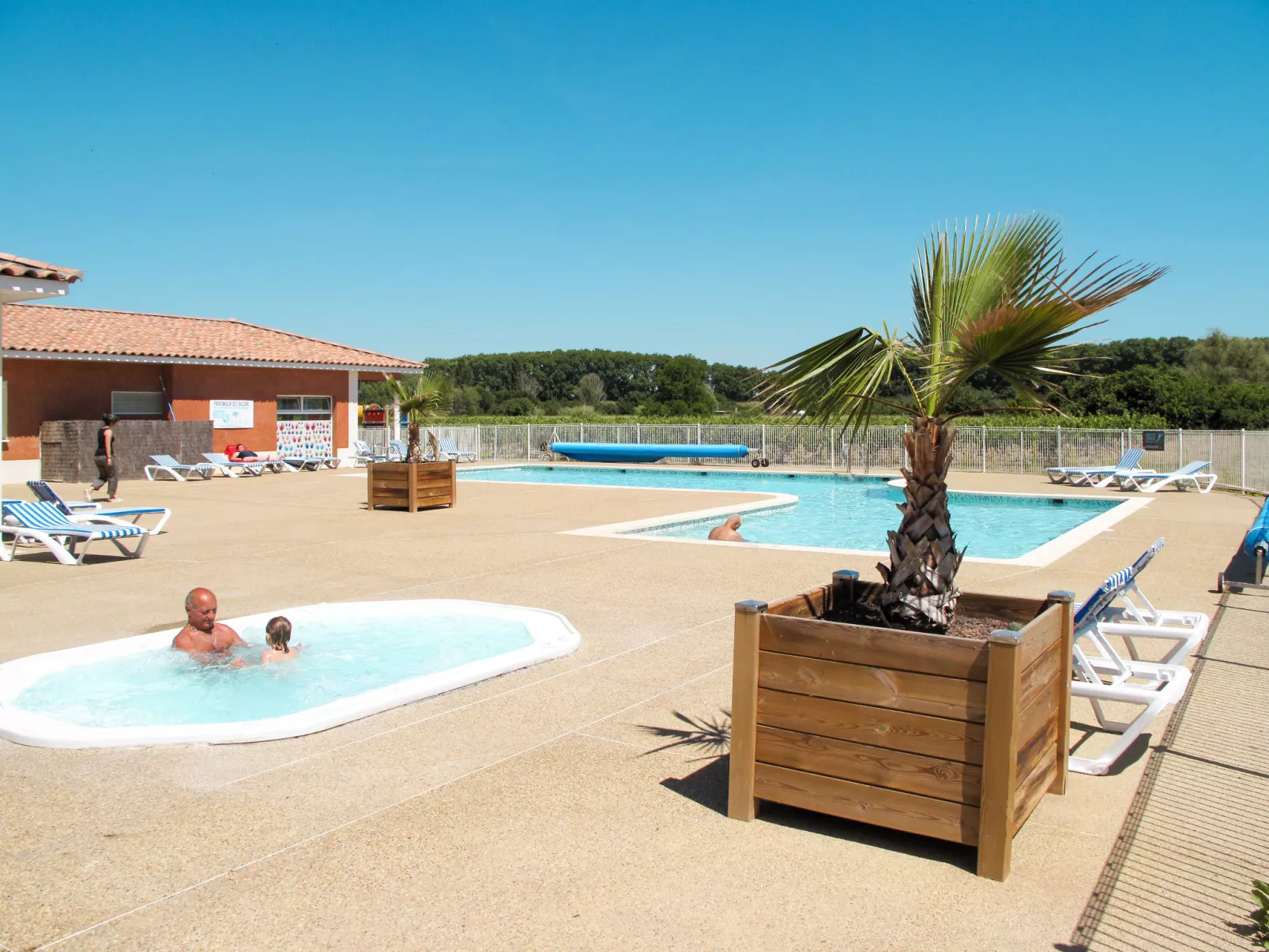 Domaine d'Ensérune-Buiten
