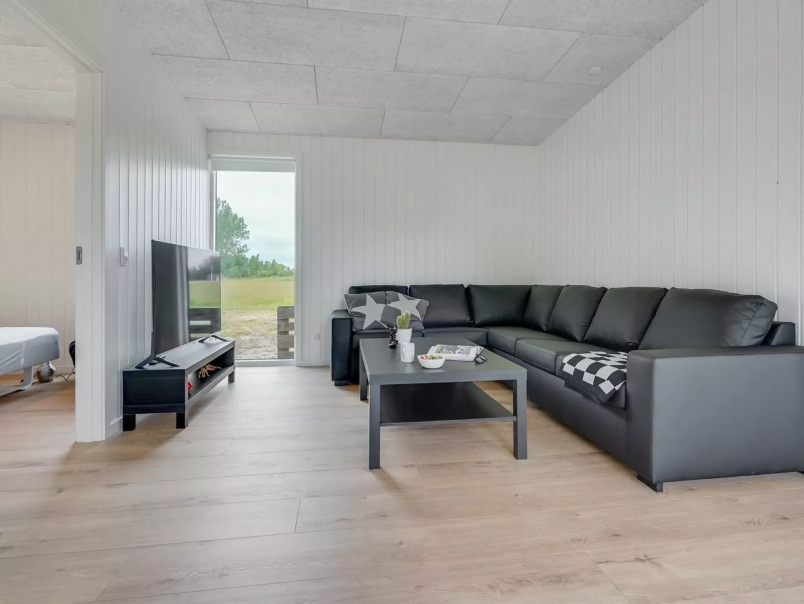 "Vanna" - 1.2km from the sea-Binnen
