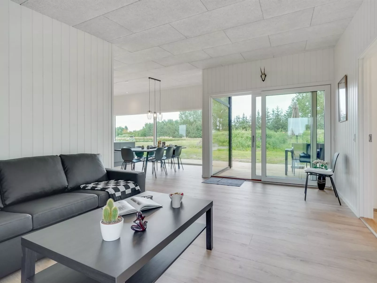 "Vanna" - 1.2km from the sea-Binnen