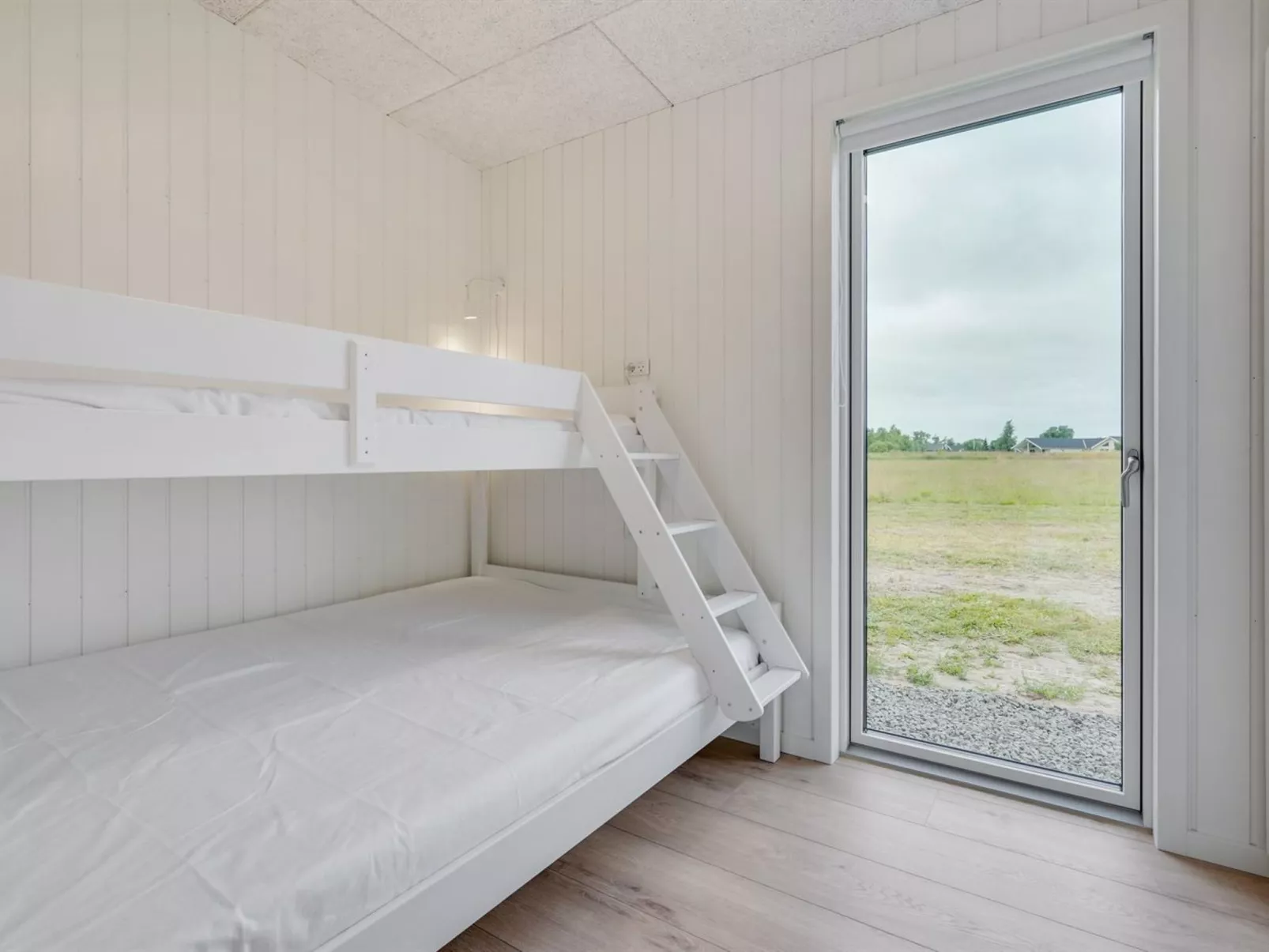"Vanna" - 1.2km from the sea-Binnen