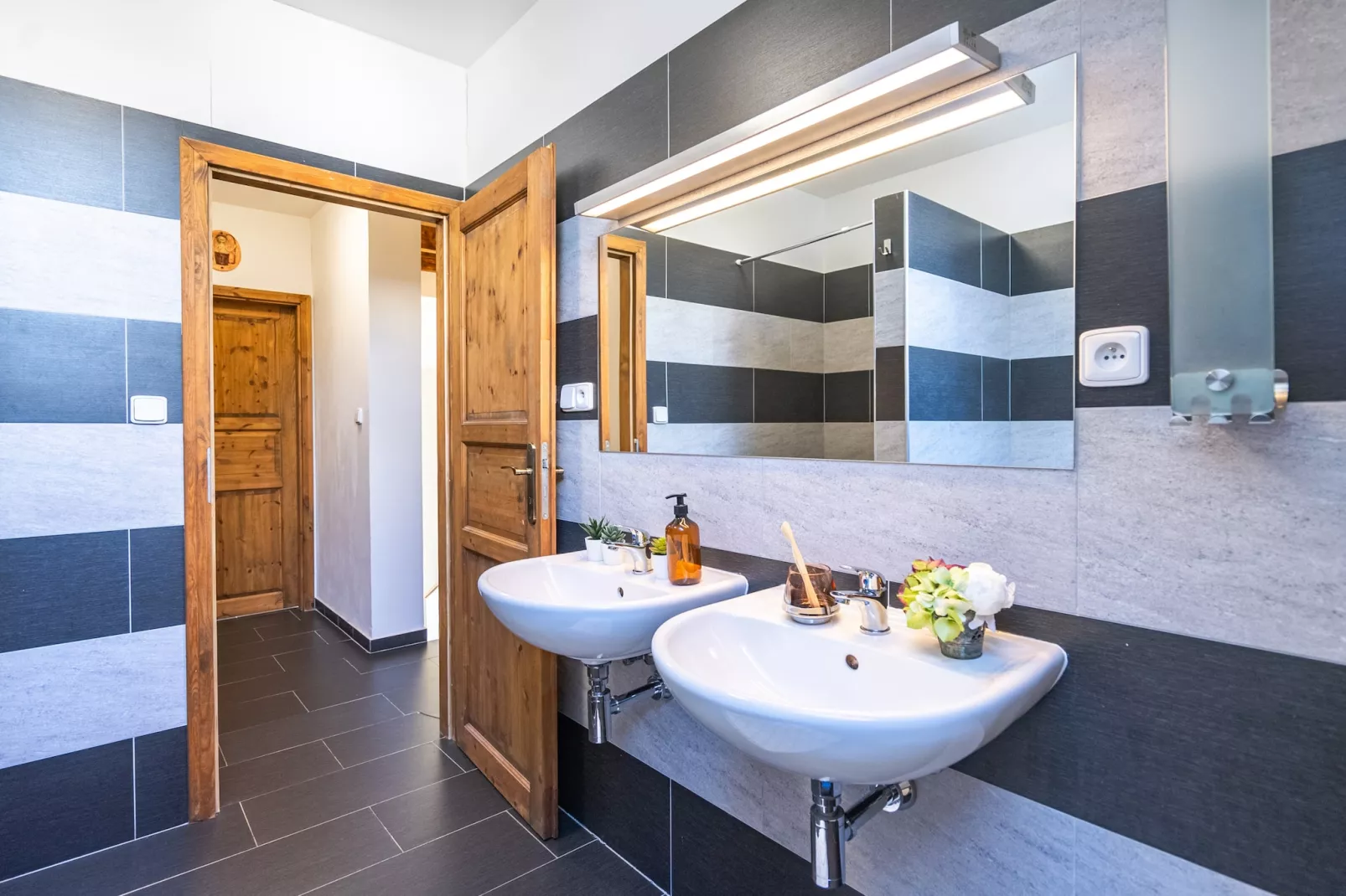 Lesany SLJK425-Badkamer