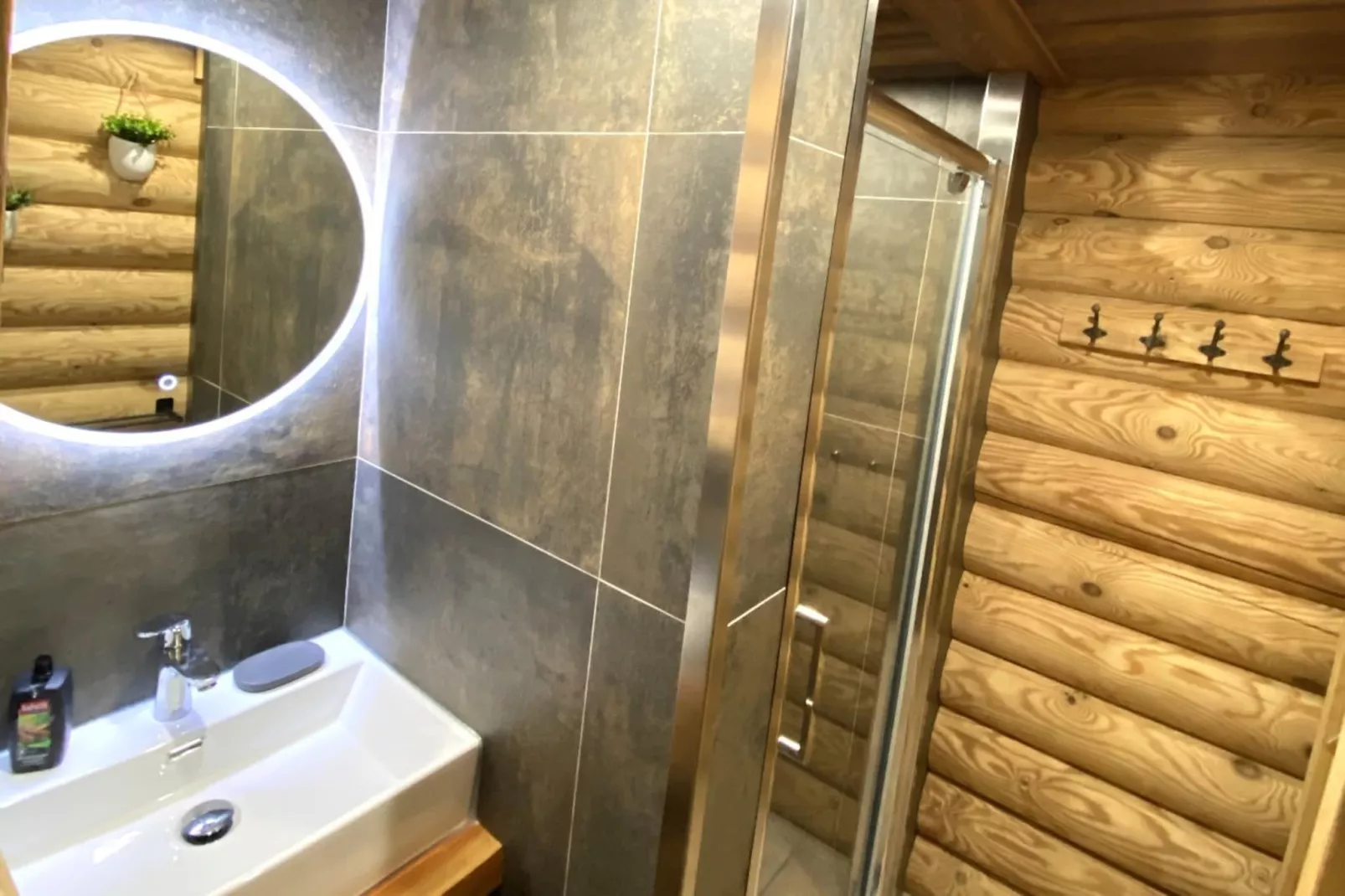 L'OURS BLANC Chalet en rondins-Badkamer