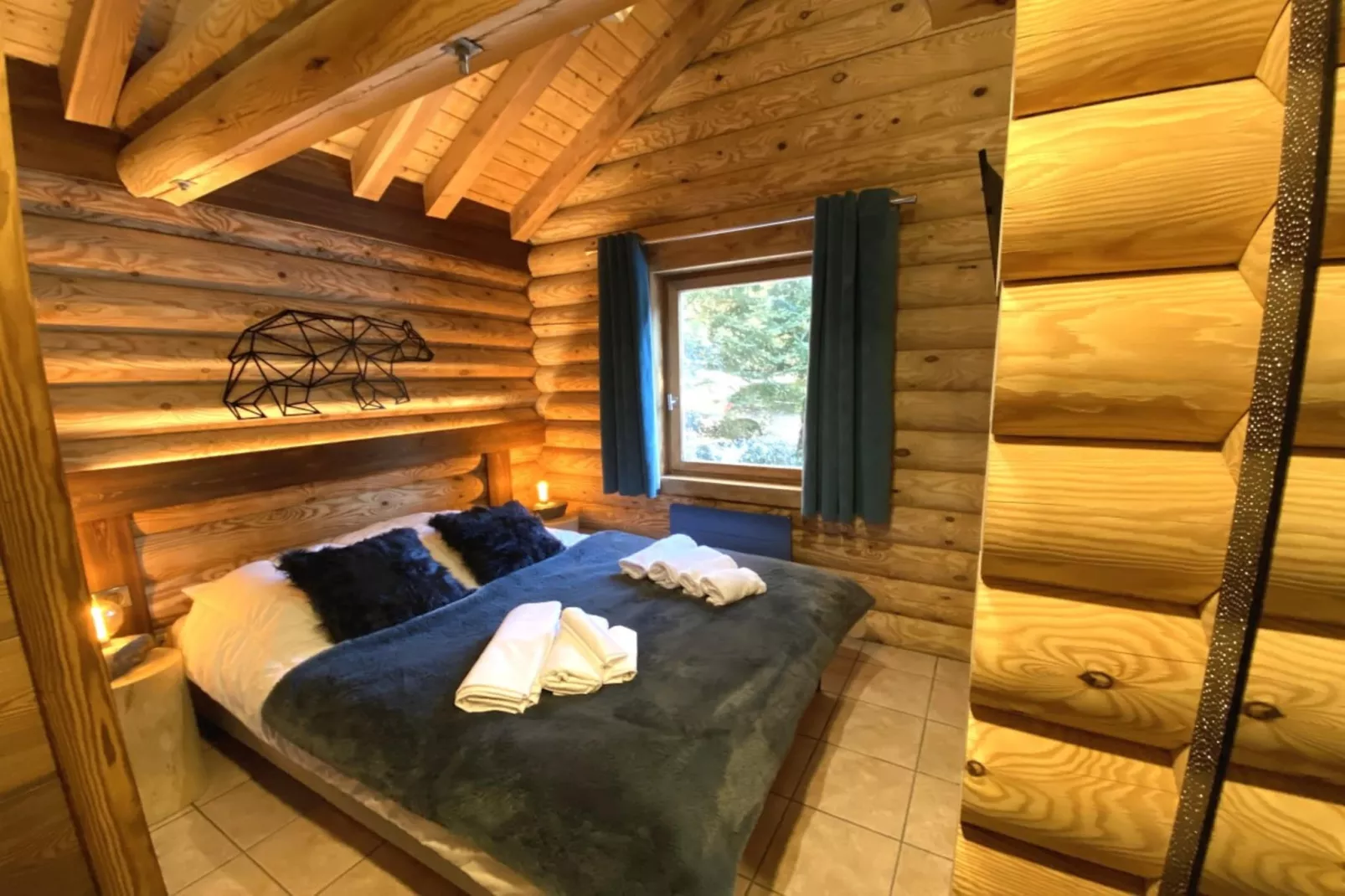 L'OURS NOIR Chalet en rondins-Slaapkamer