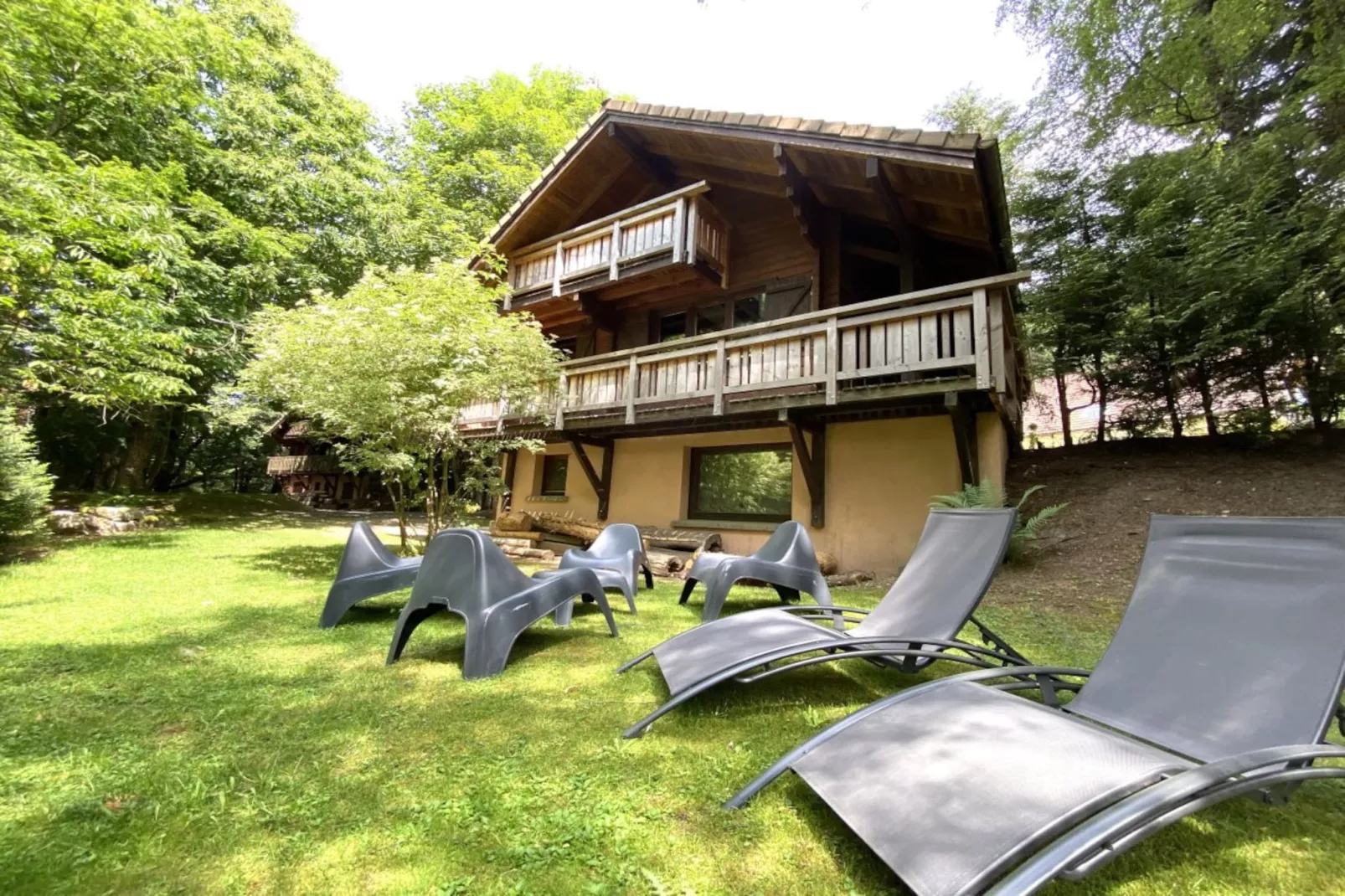 LE RENARD  Chalet en bois au calme-Buitenlucht