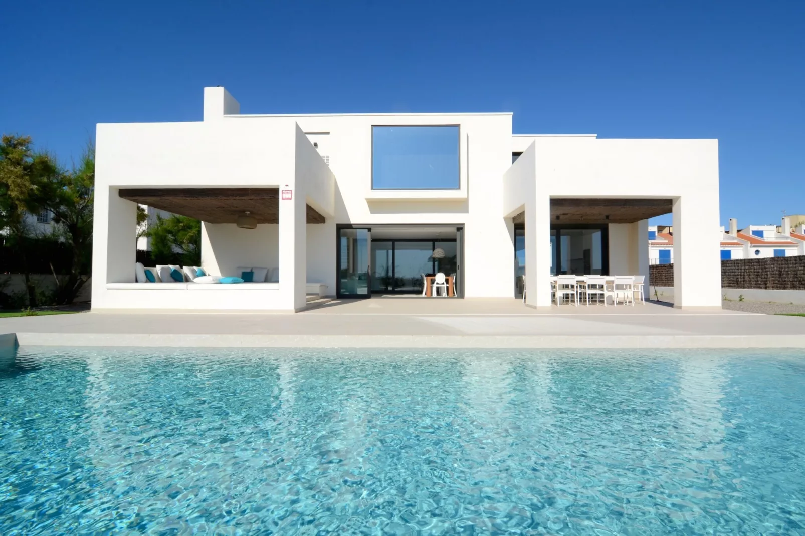 VILLA PINELL-Buitenkant zomer