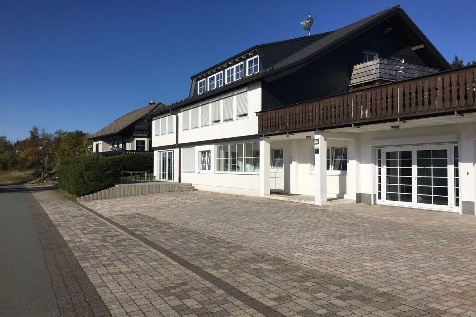 Kristall Apartment A-Buitenkant zomer