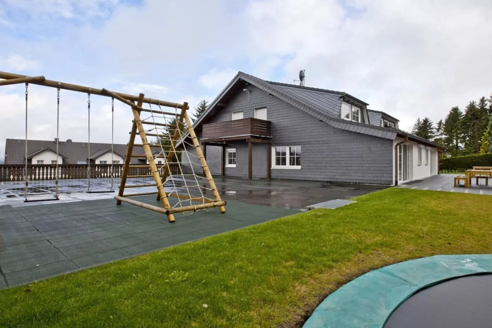 Kristall Apartment A-Buitenkant zomer