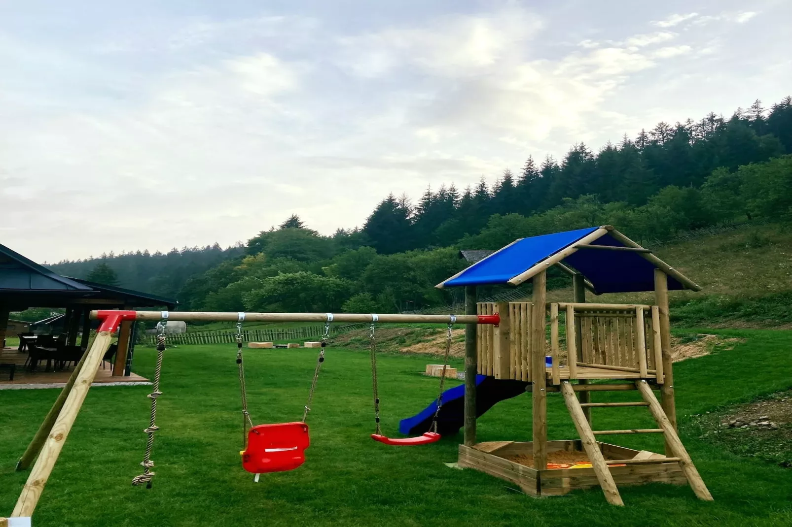 Velké Karlovice MKR545-Tuinen zomer