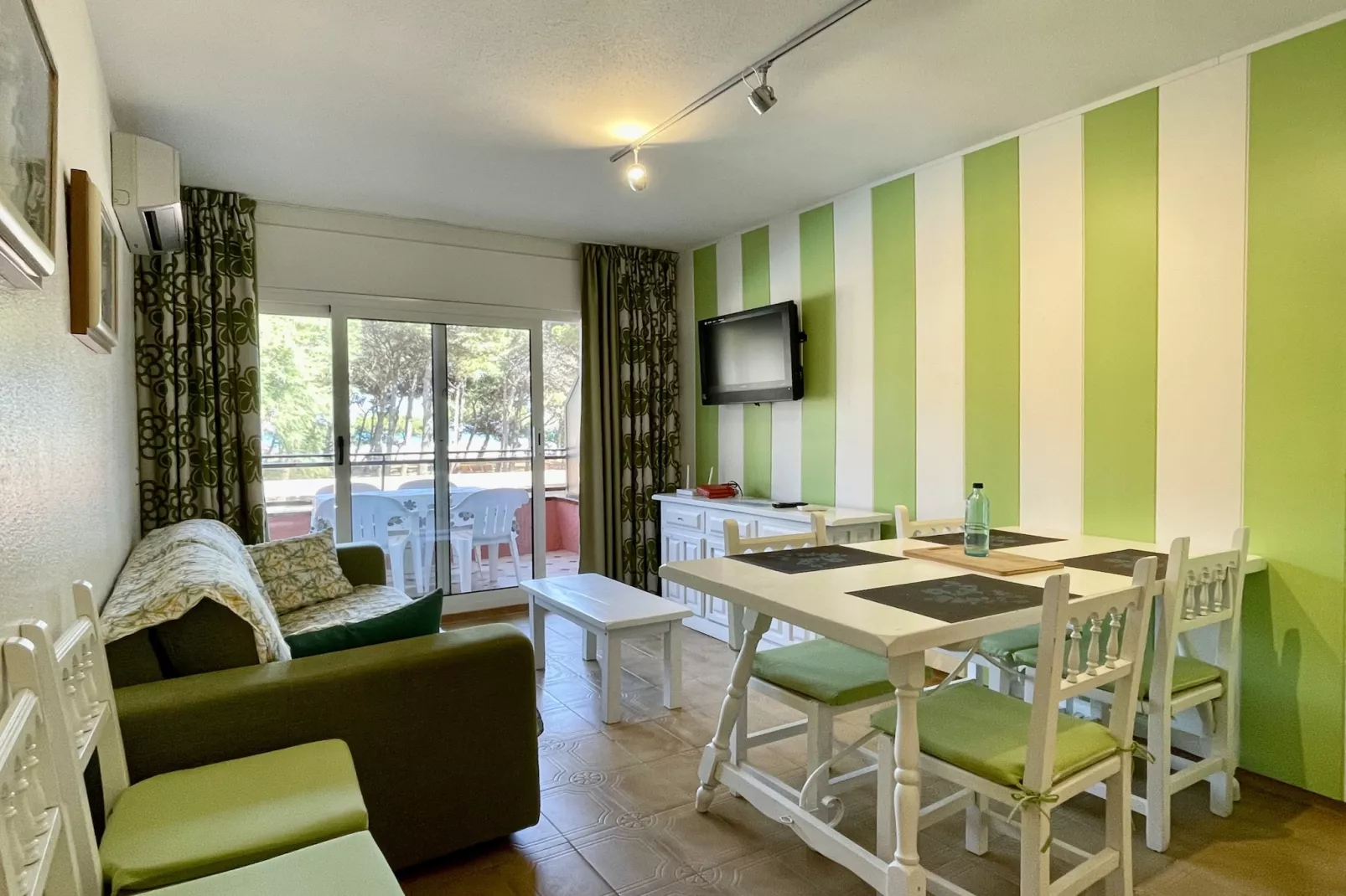 SALLES BEACH 06-Eetkamer