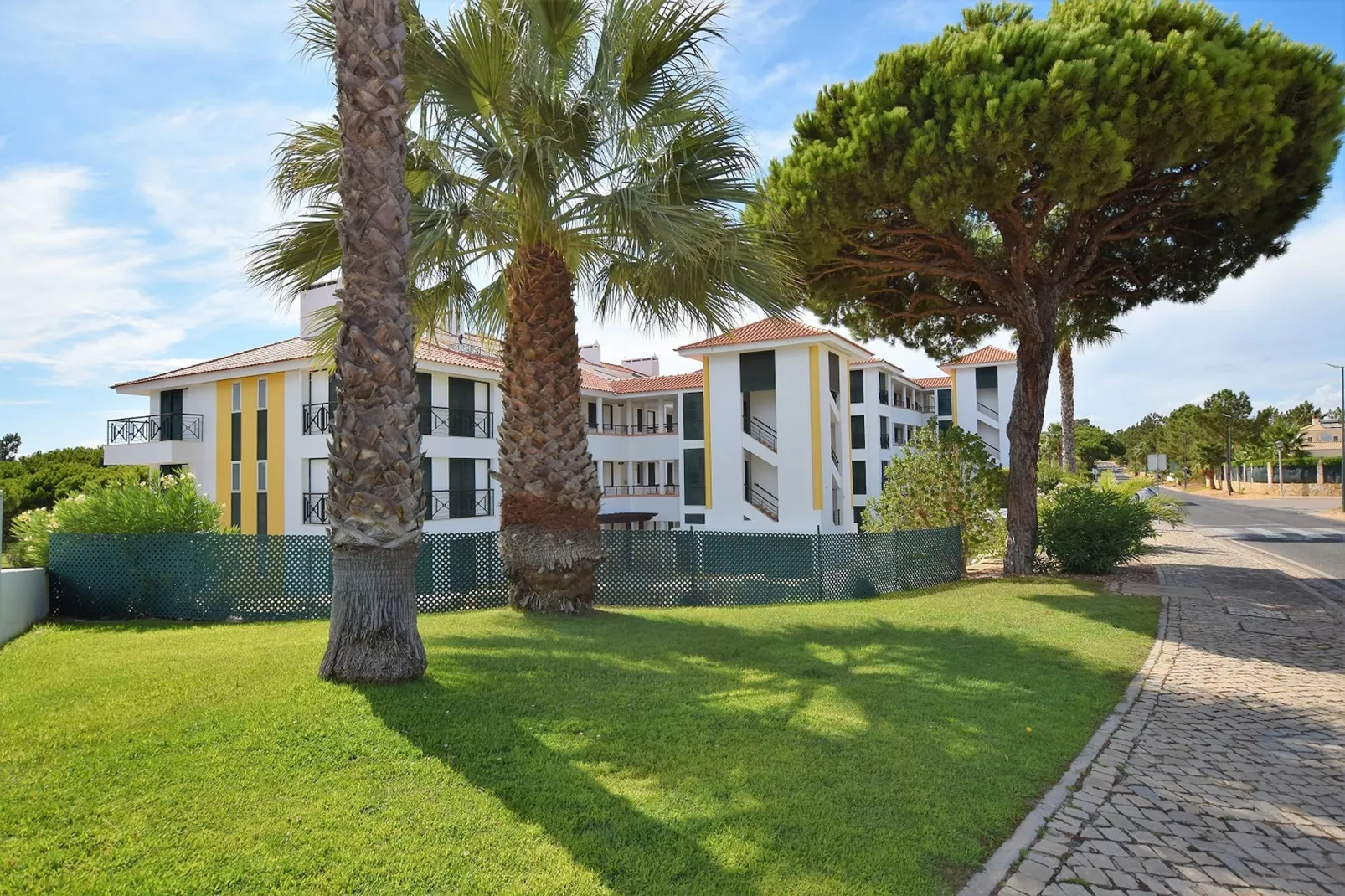 Apmto Villa Sol-Buitenkant zomer