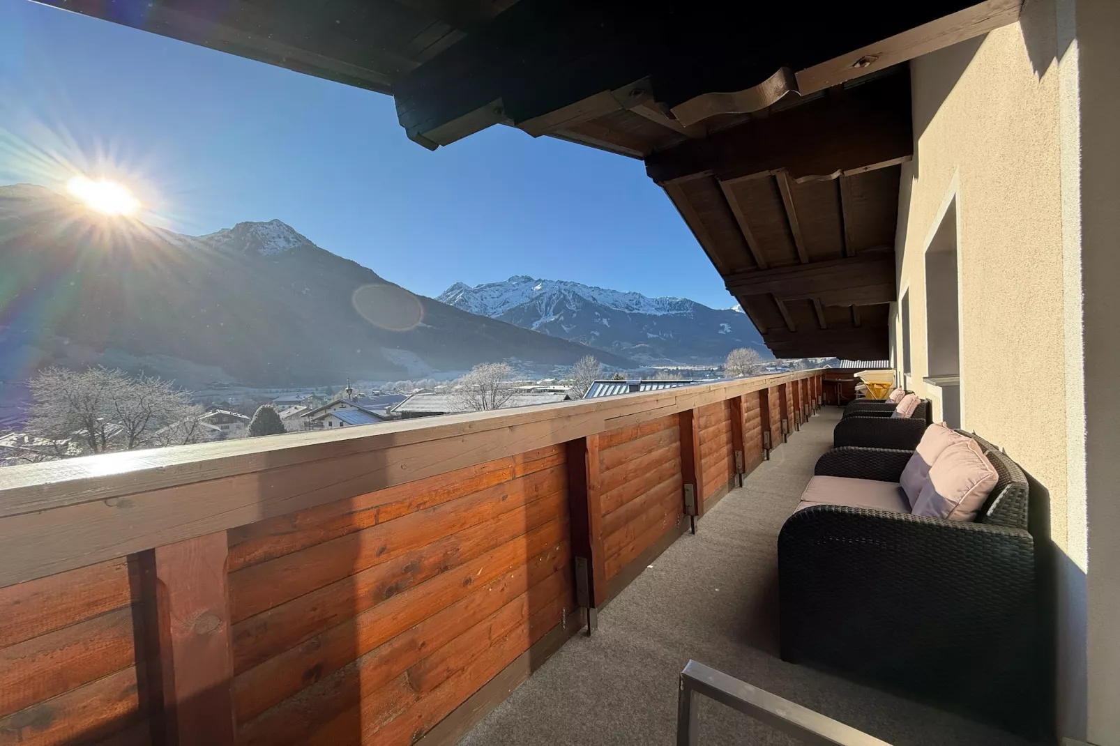 Dorfblick Bramberg-Terrasbalkon