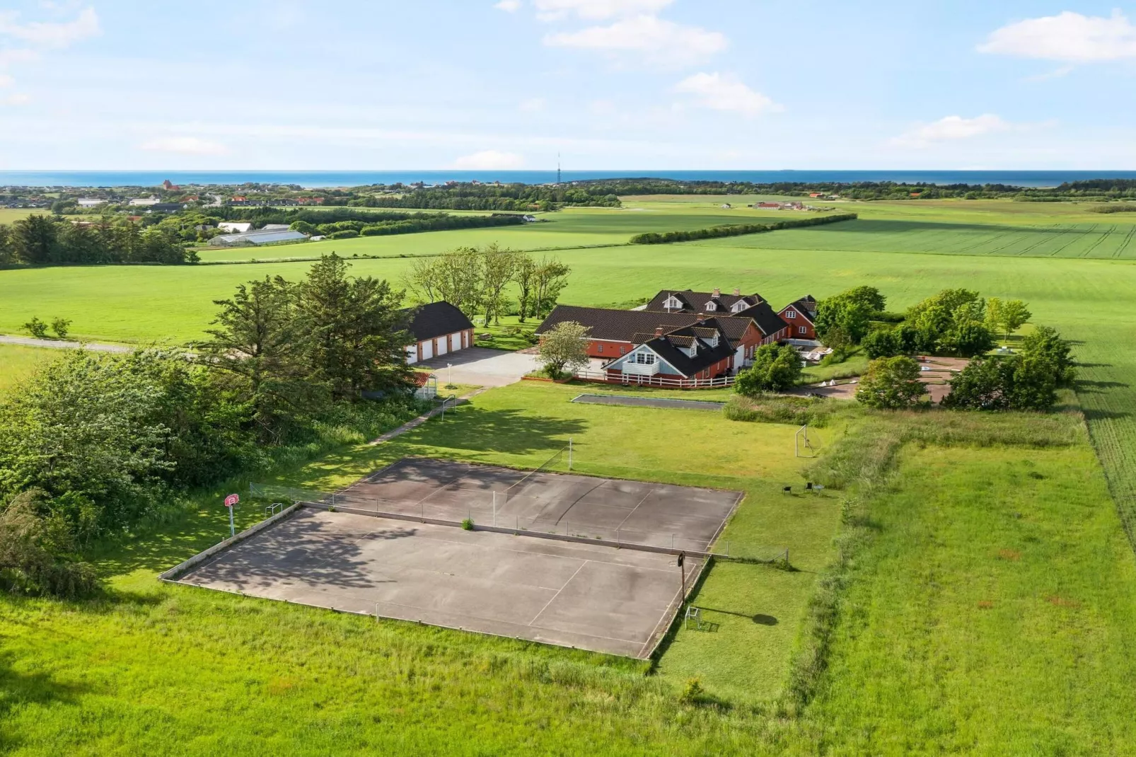Ruim vakantiehuis in Lokken-Buitenlucht